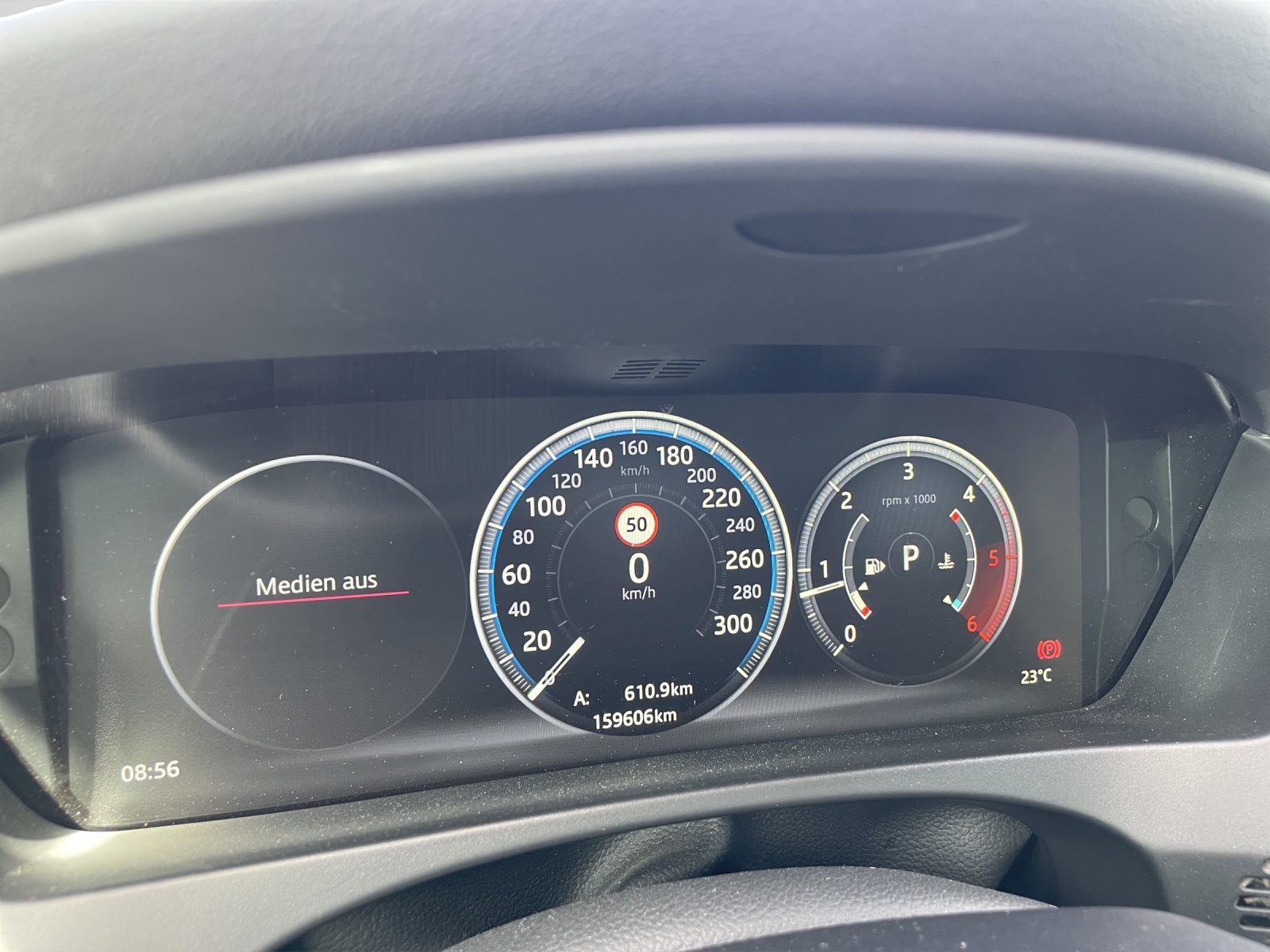 JAGUAR F-Pace 2.0 D 180 R-Sport AWD-image-15