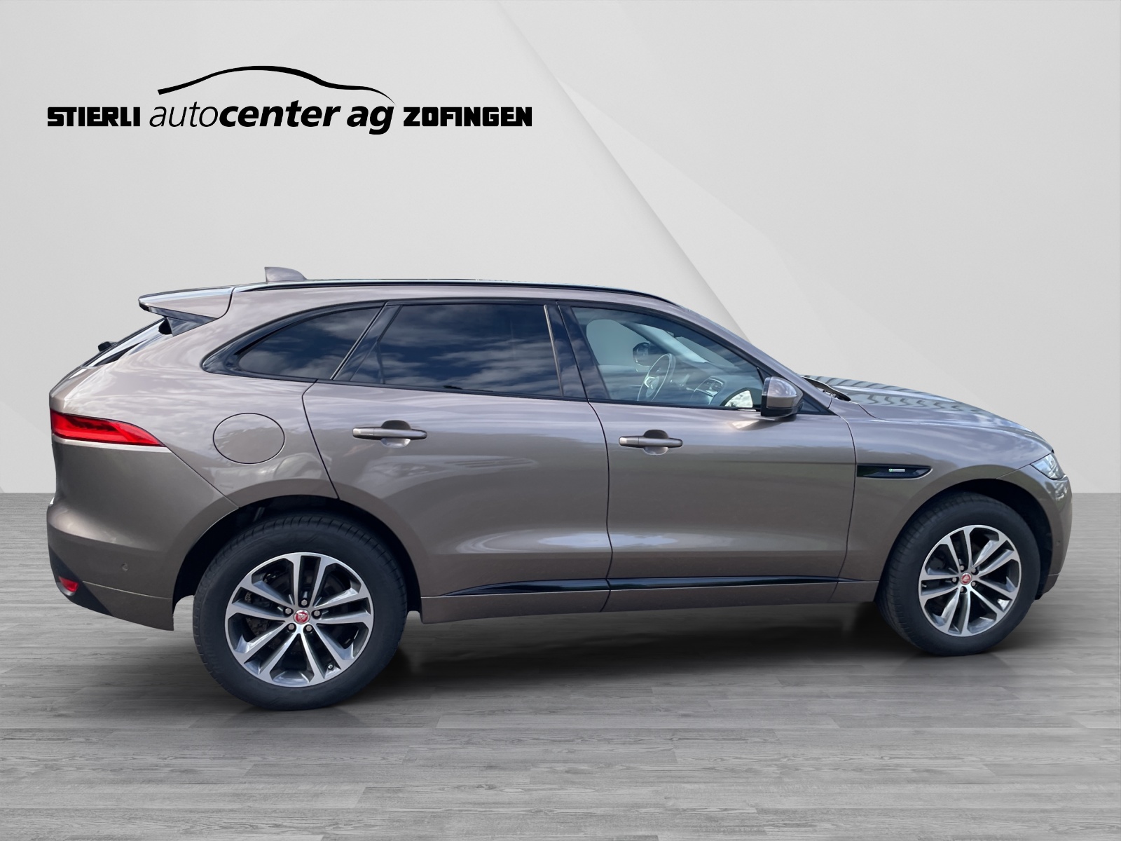 JAGUAR F-Pace 2.0 D 180 R-Sport AWD-image-3