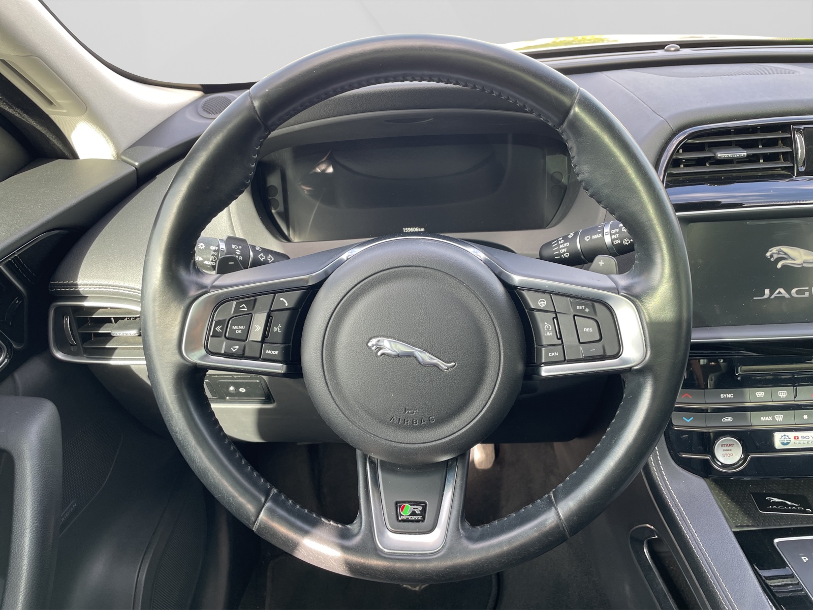 JAGUAR F-Pace 2.0 D 180 R-Sport AWD-image-11