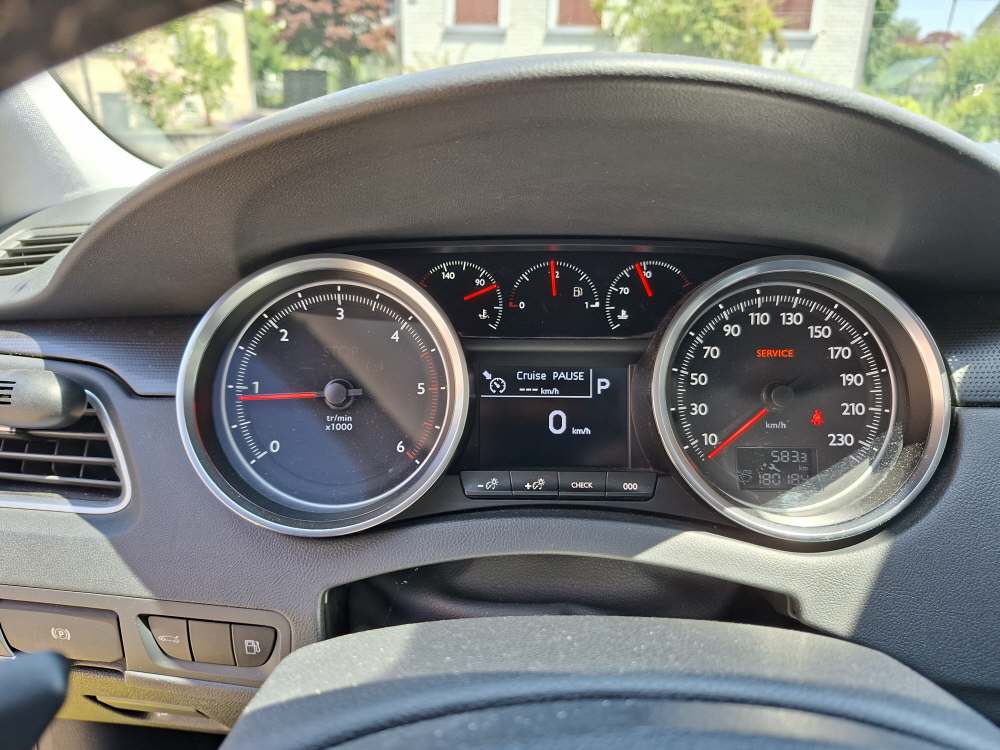 PEUGEOT 508 SW 2.0 BlueHDi 180 Allure S/S-image-11