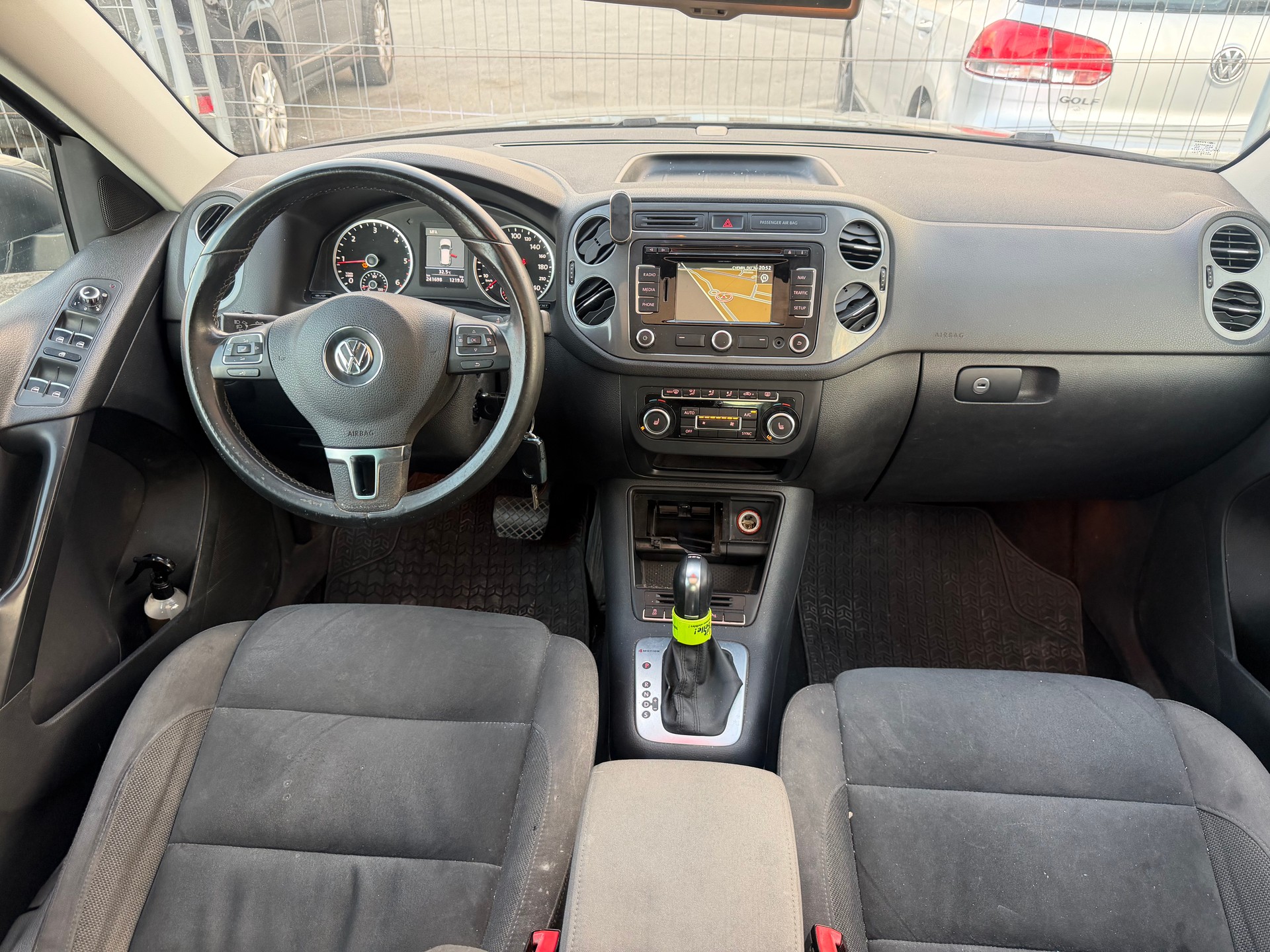 VW Tiguan 2.0 TDI BMT Design 4Motion DSG-image-8