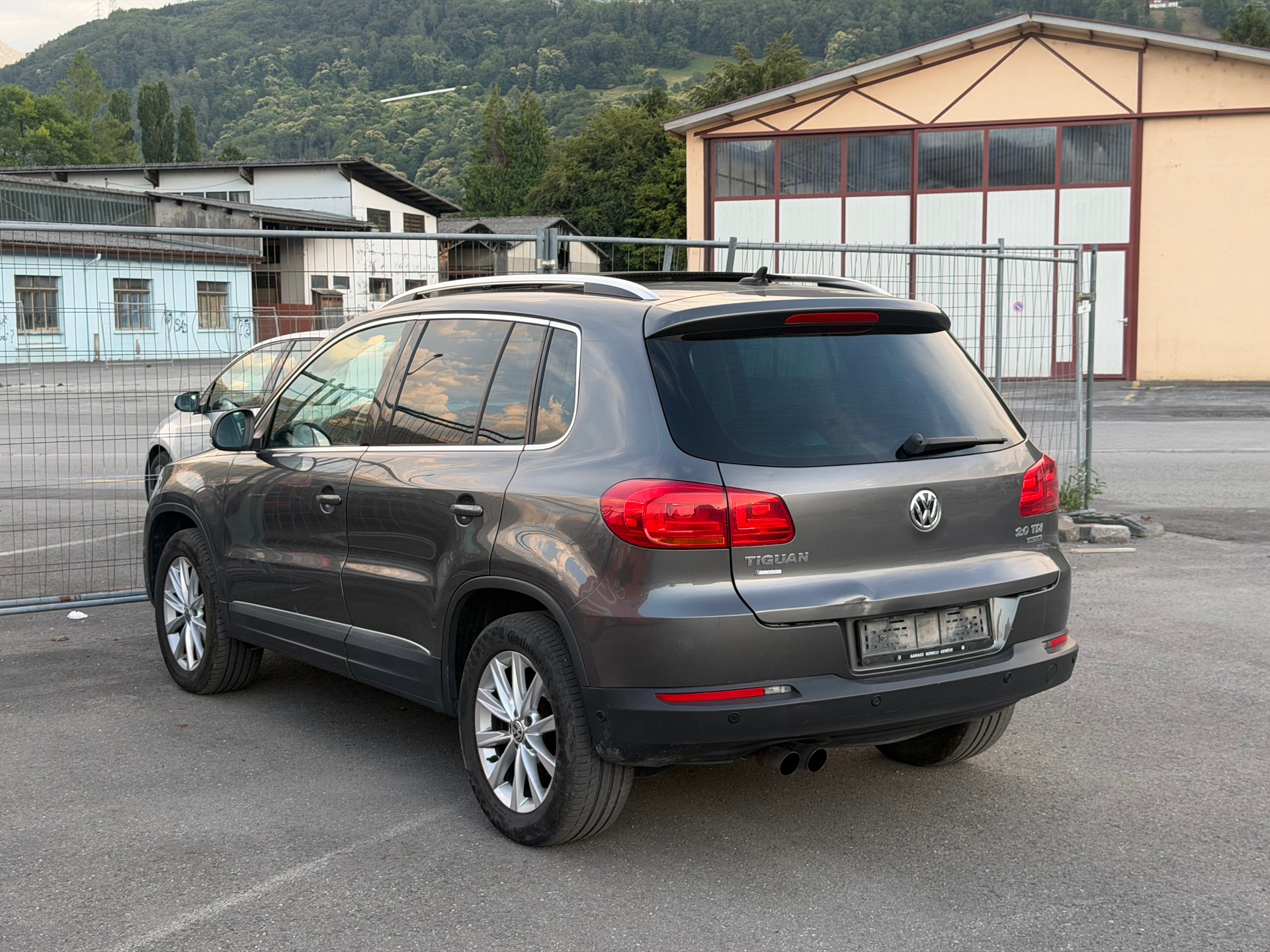 VW Tiguan 2.0 TDI BMT Design 4Motion DSG-image-5