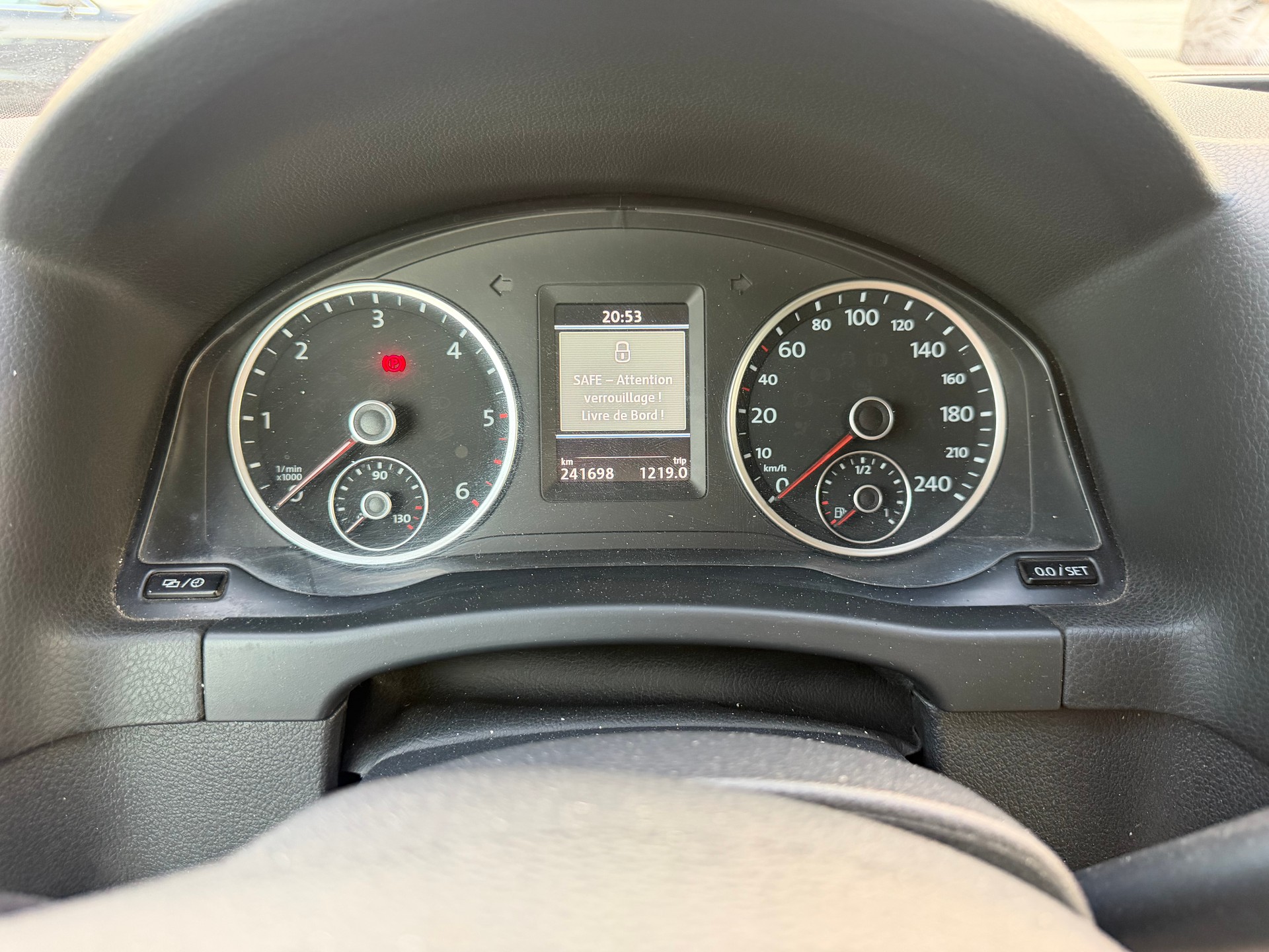VW Tiguan 2.0 TDI BMT Design 4Motion DSG-image-11