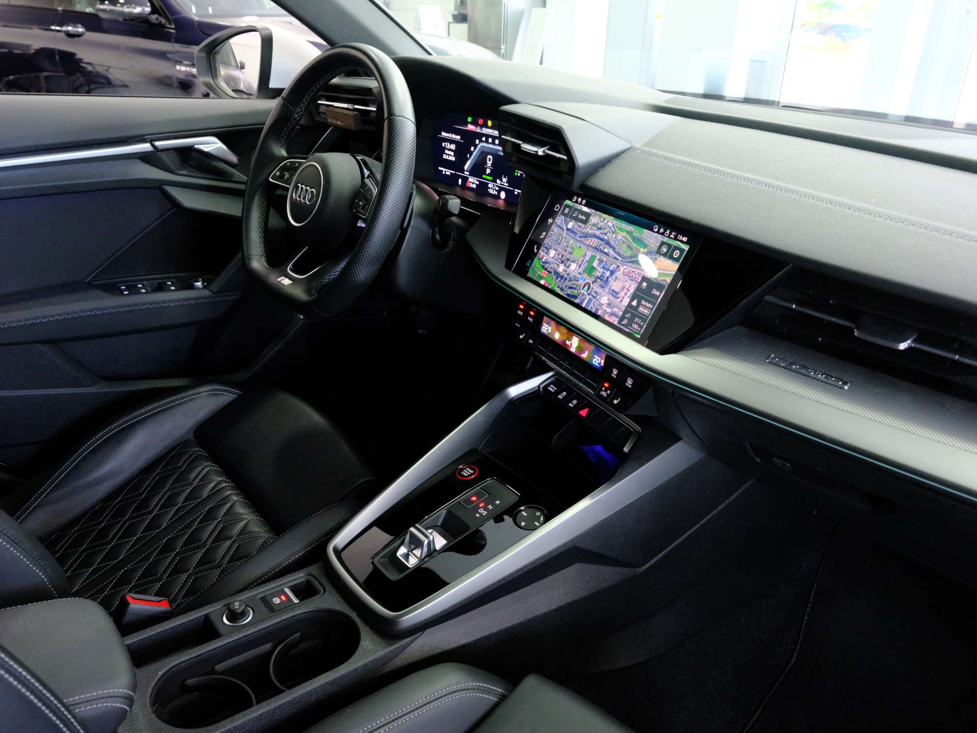 AUDI S3 Limousine 2.0 TFSI quattro S-tronic-image-11
