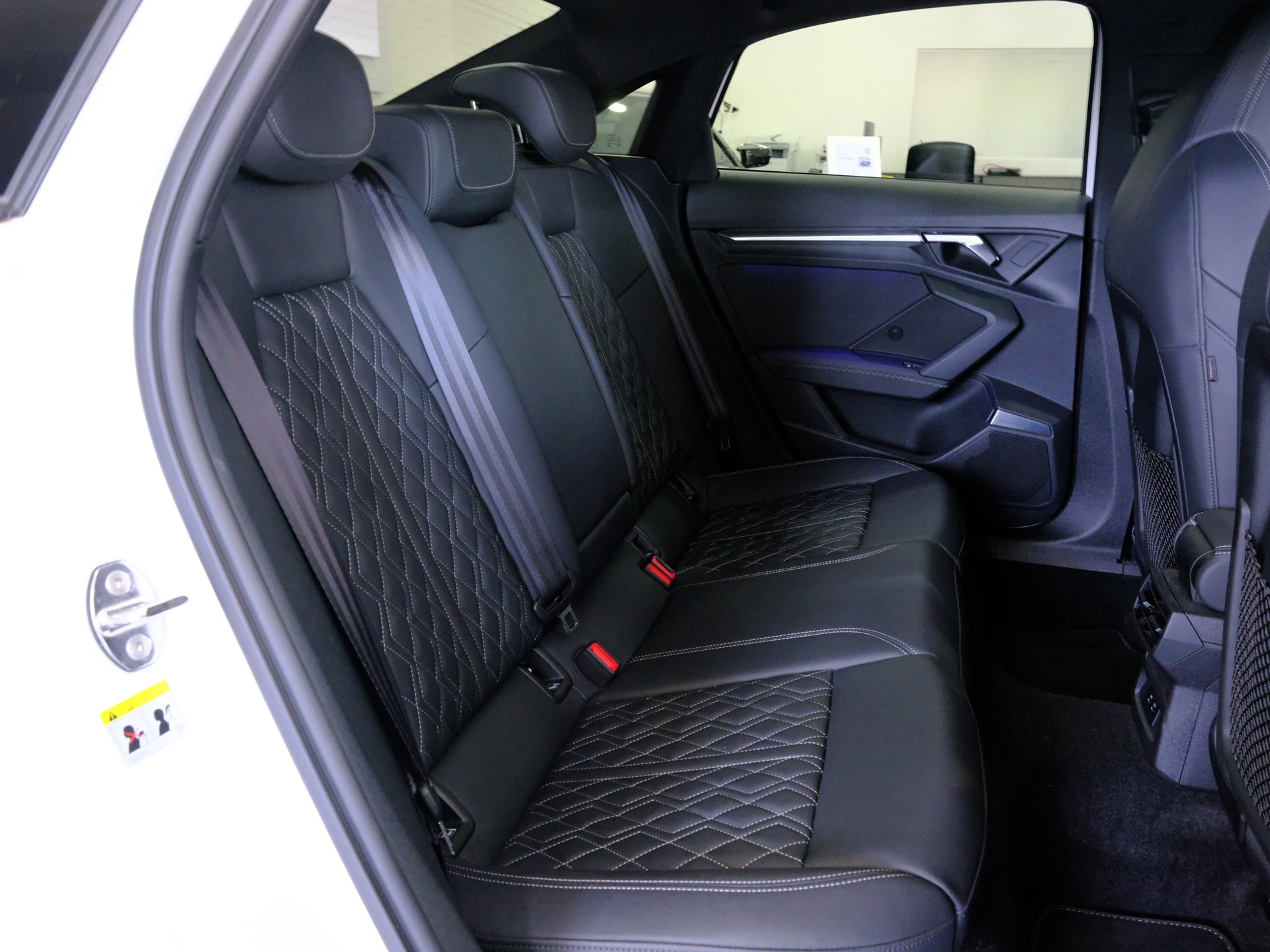 AUDI S3 Limousine 2.0 TFSI quattro S-tronic-image-14