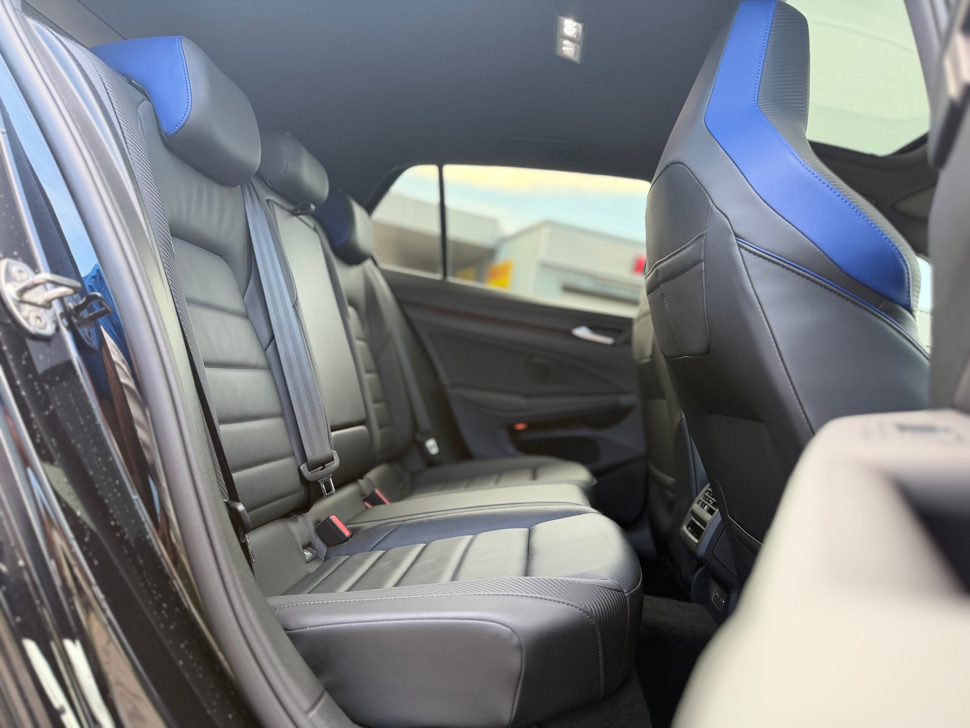 VW Golf 2.0 TSI R DSG 4Motion R 20 Years-image-14
