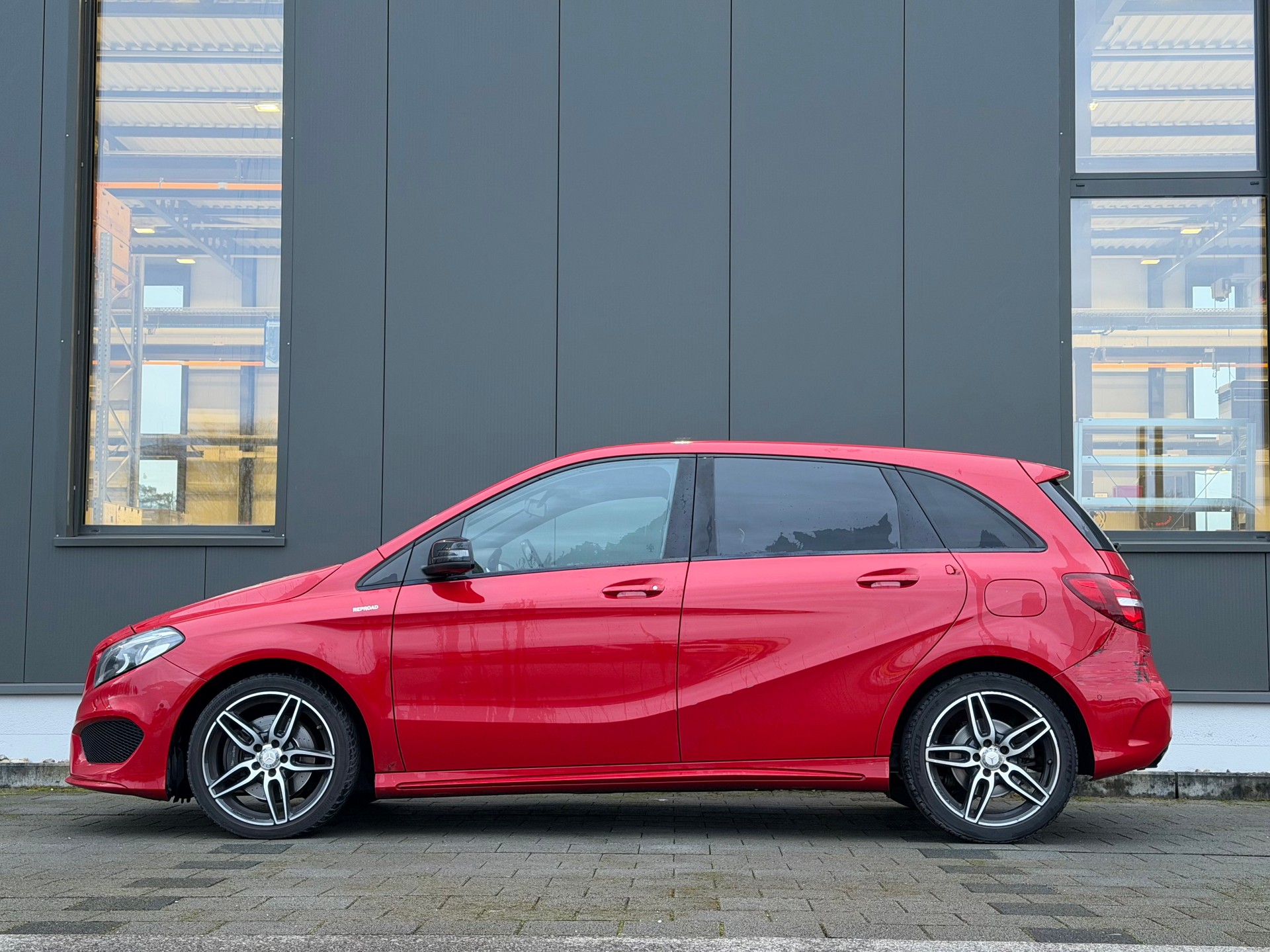 MERCEDES-BENZ B 220 CDI AMG Line 4Matic 7G-DCT-image-0