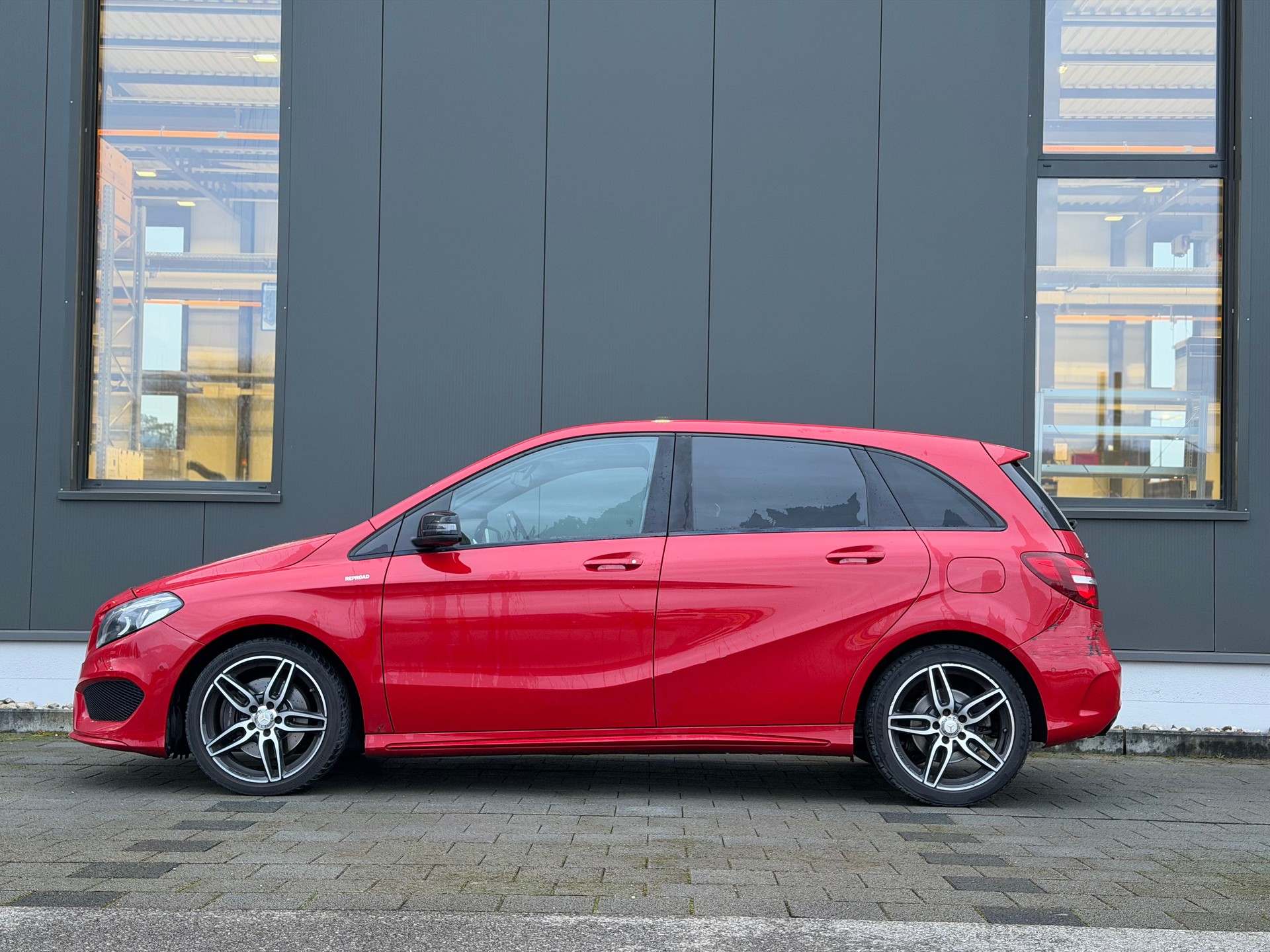 MERCEDES-BENZ B 220 CDI AMG Line 4Matic 7G-DCT-image-3