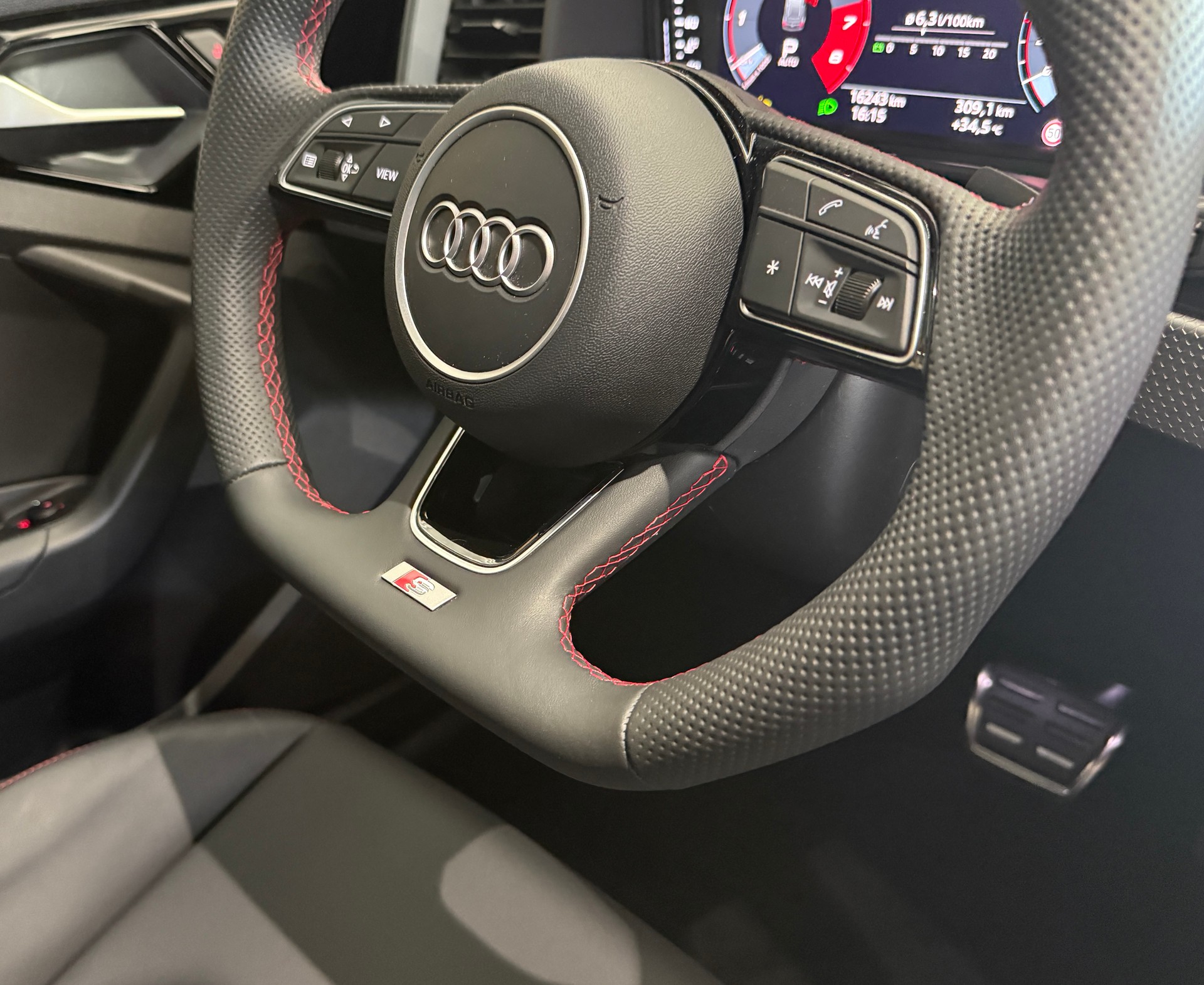 AUDI A1 Sportback 35 TFSI S Line S-tronic-image-18