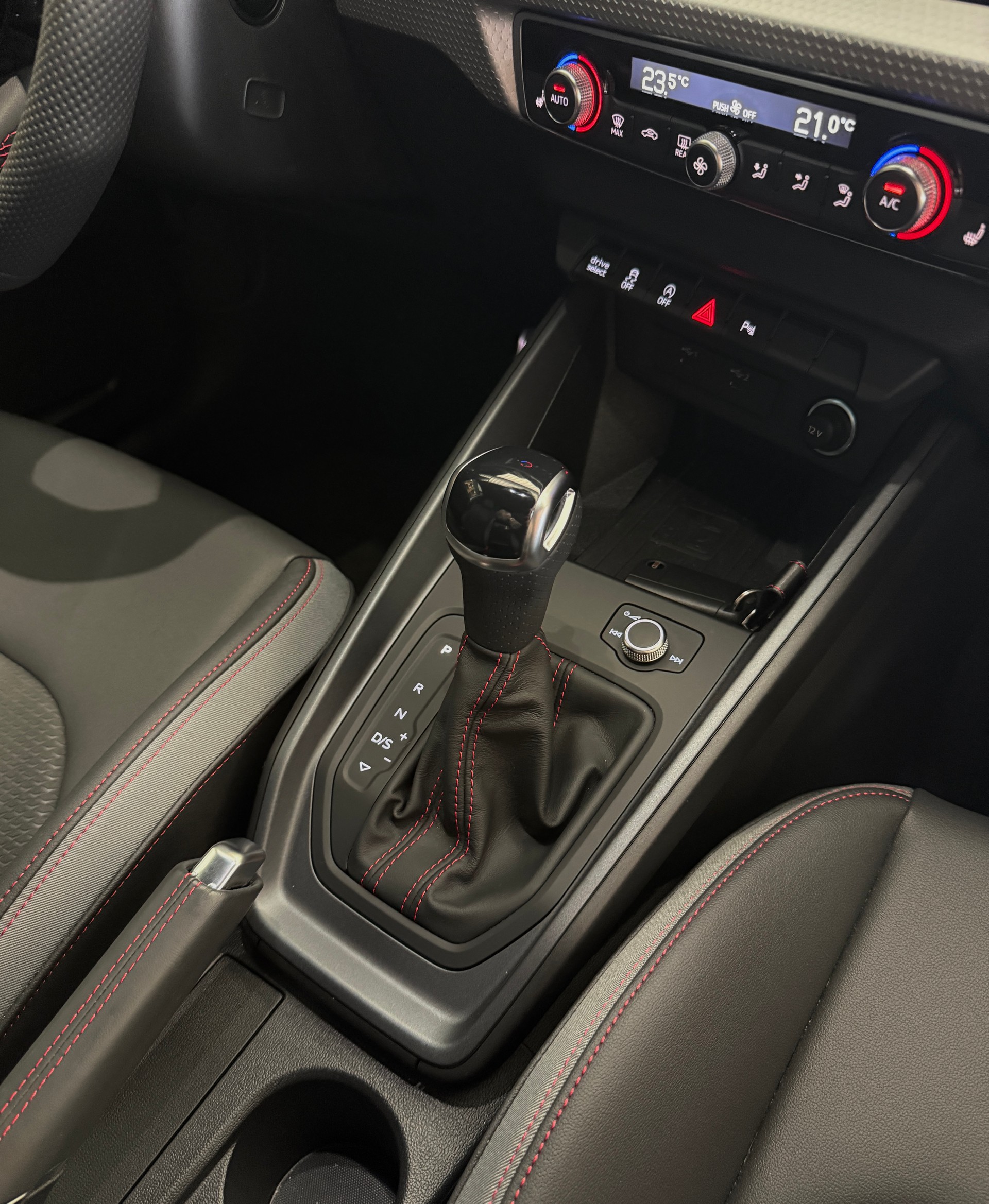 AUDI A1 Sportback 35 TFSI S Line S-tronic-image-15
