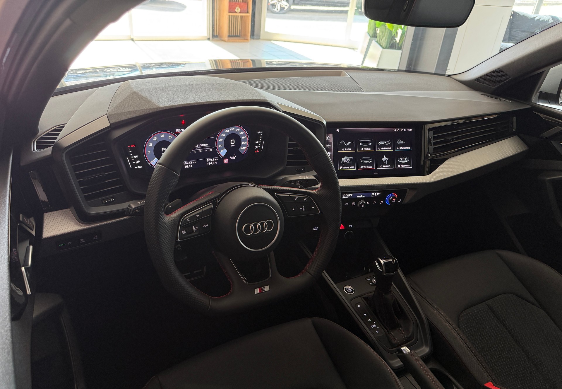 AUDI A1 Sportback 35 TFSI S Line S-tronic-image-11