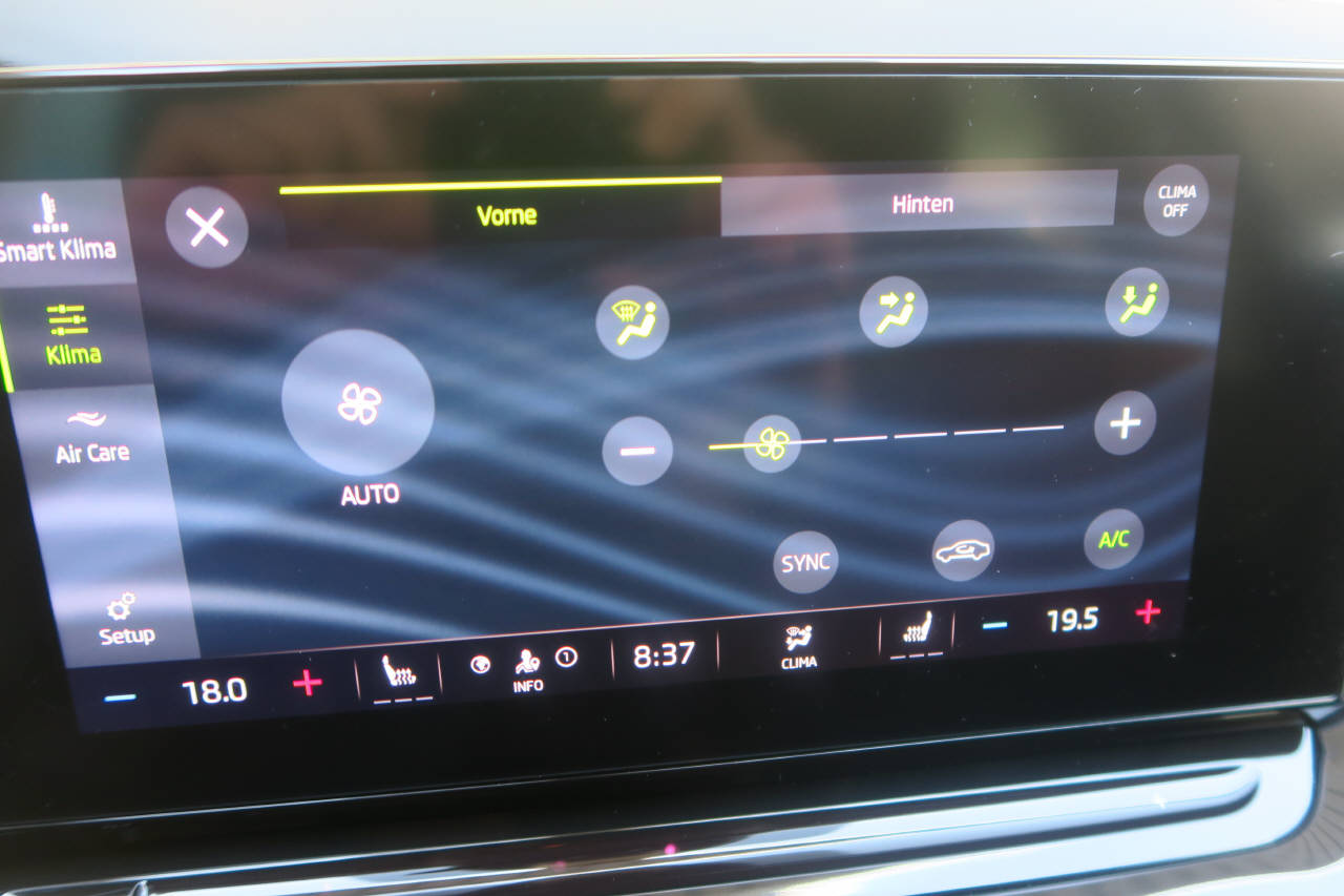 SKODA Octavia Combi 2.0 TSI Style 4x4 DSG-image-8