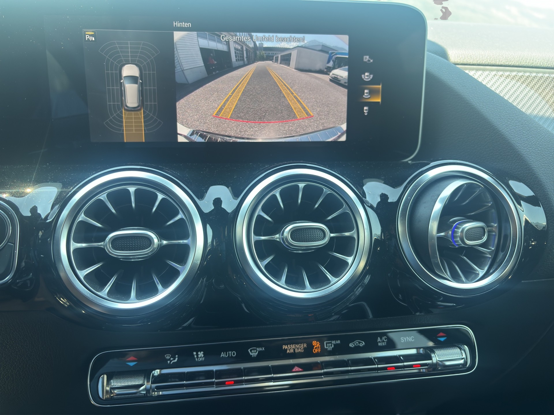 MERCEDES-BENZ B 200 AMG Line 7G-DCT-image-12