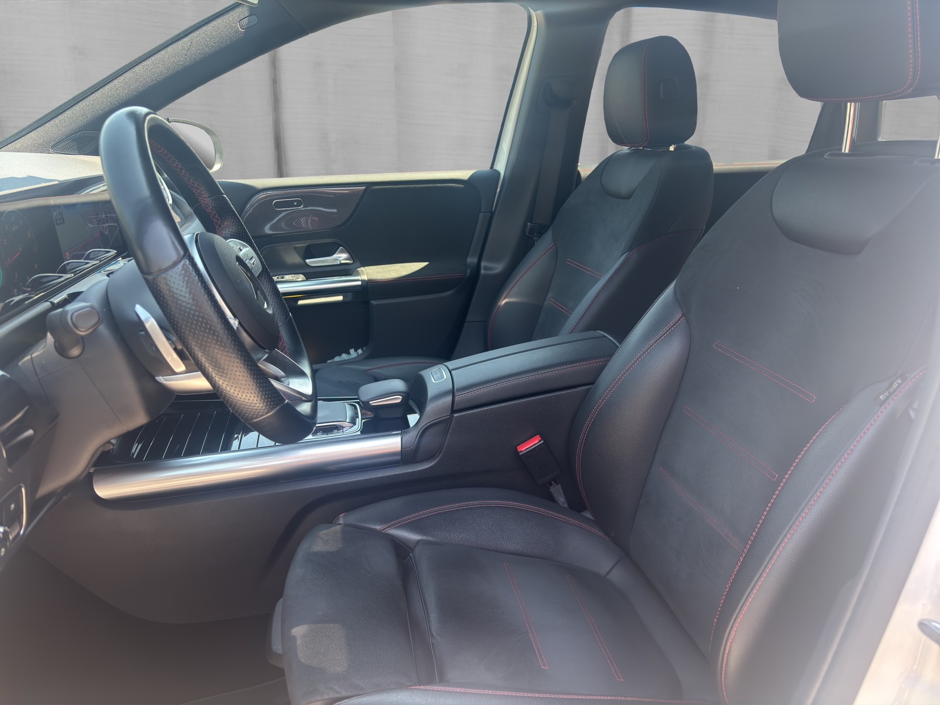 MERCEDES-BENZ B 200 AMG Line 7G-DCT-image-9
