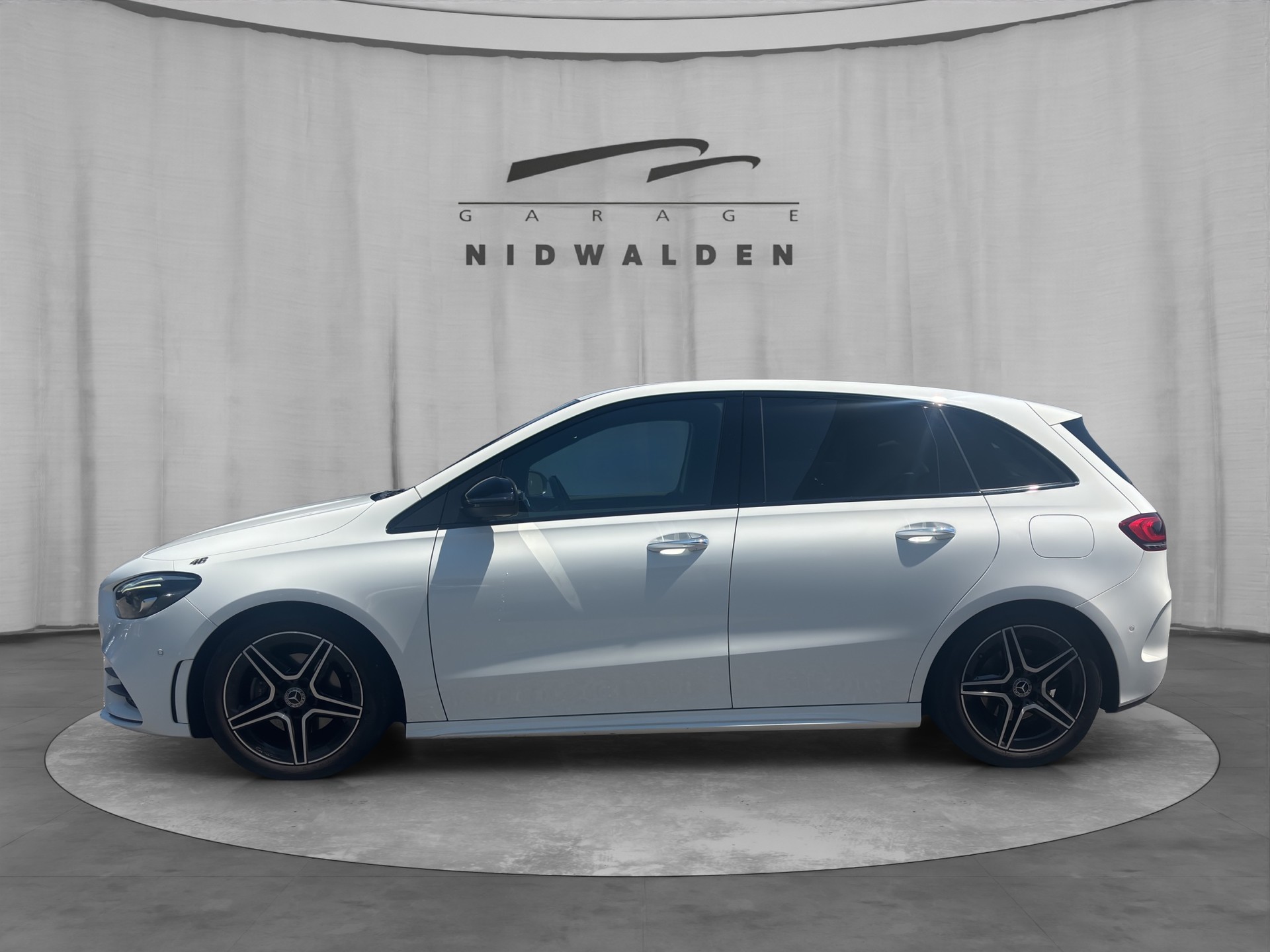 MERCEDES-BENZ B 200 AMG Line 7G-DCT-image-2