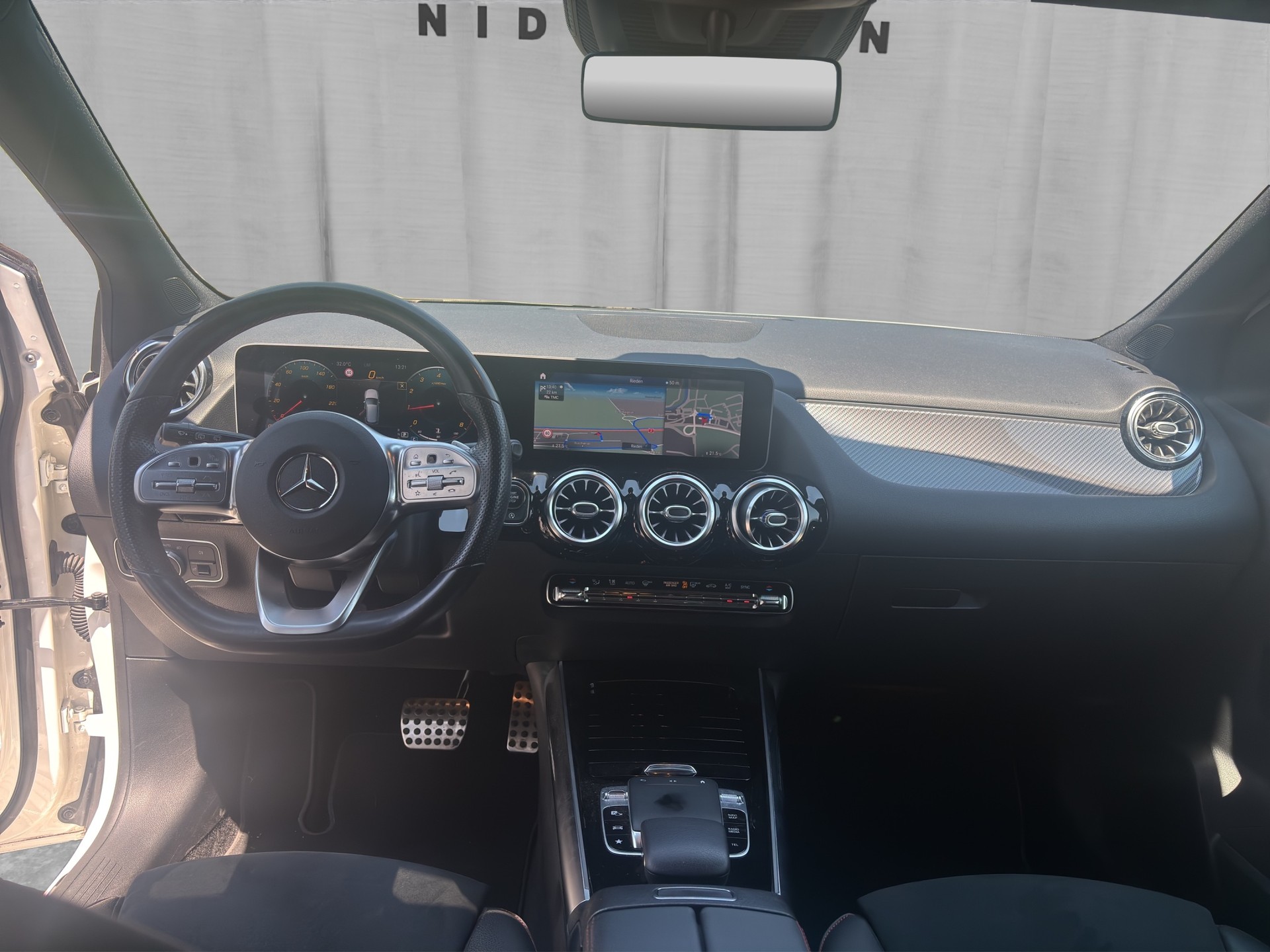 MERCEDES-BENZ B 200 AMG Line 7G-DCT-image-10