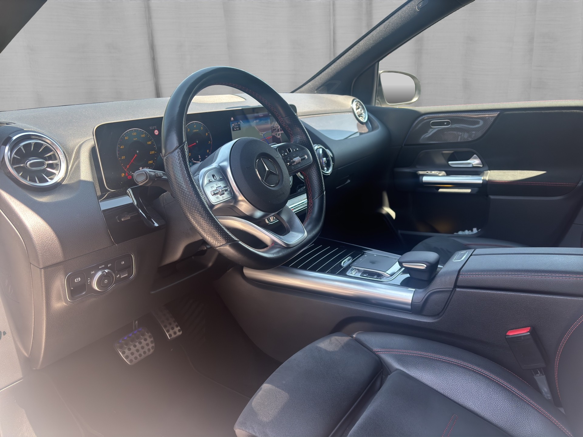 MERCEDES-BENZ B 200 AMG Line 7G-DCT-image-8