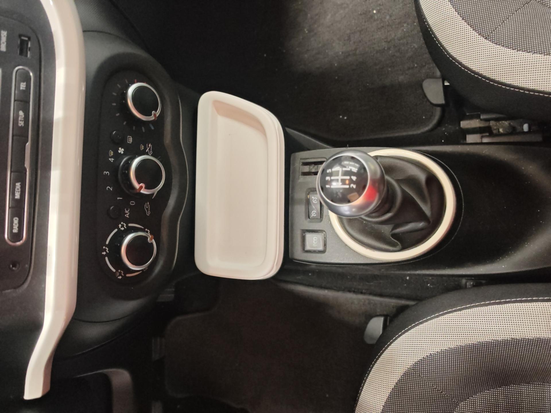 RENAULT Twingo 0.9 Intens-image-19