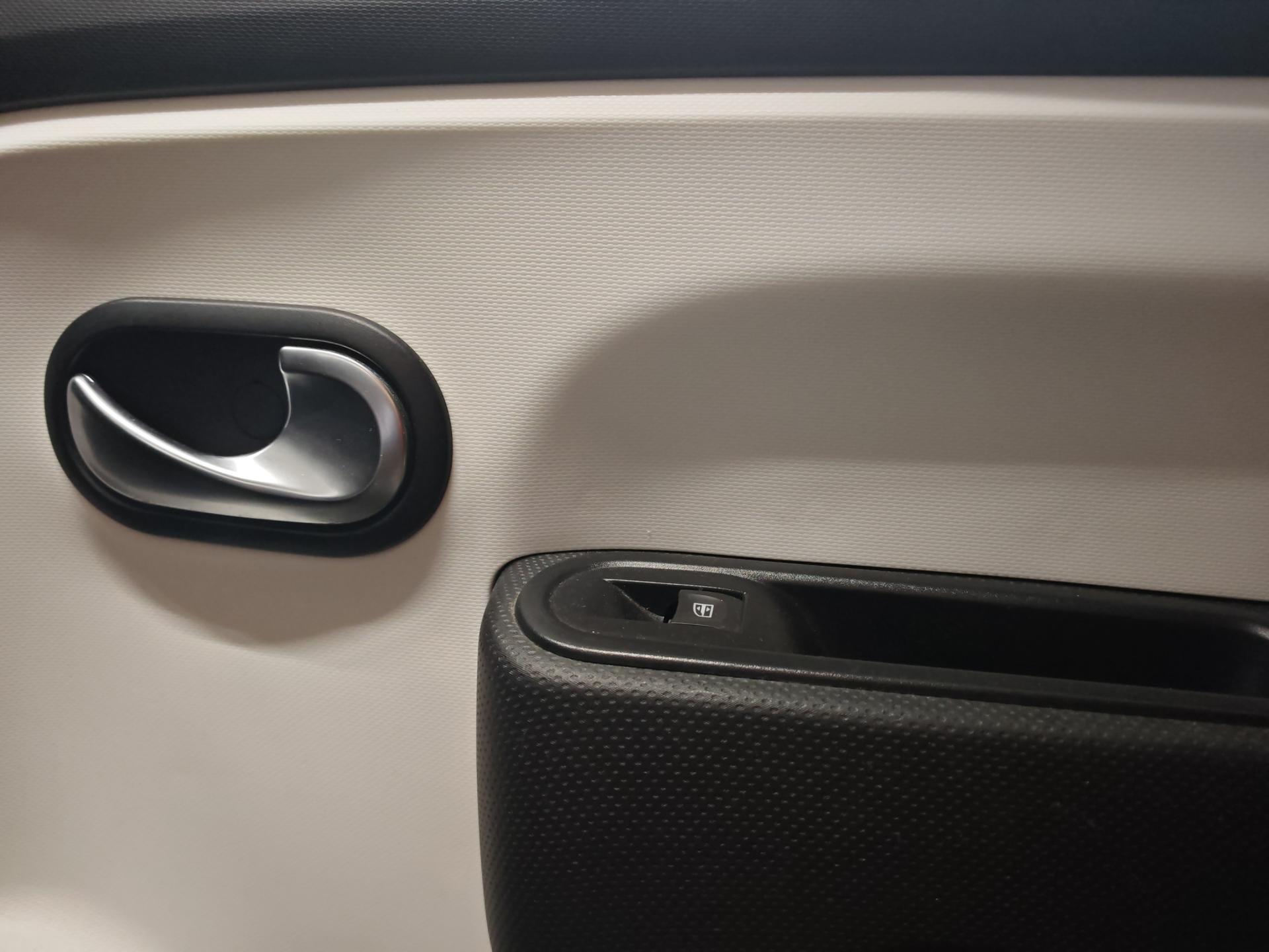RENAULT Twingo 0.9 Intens-image-21