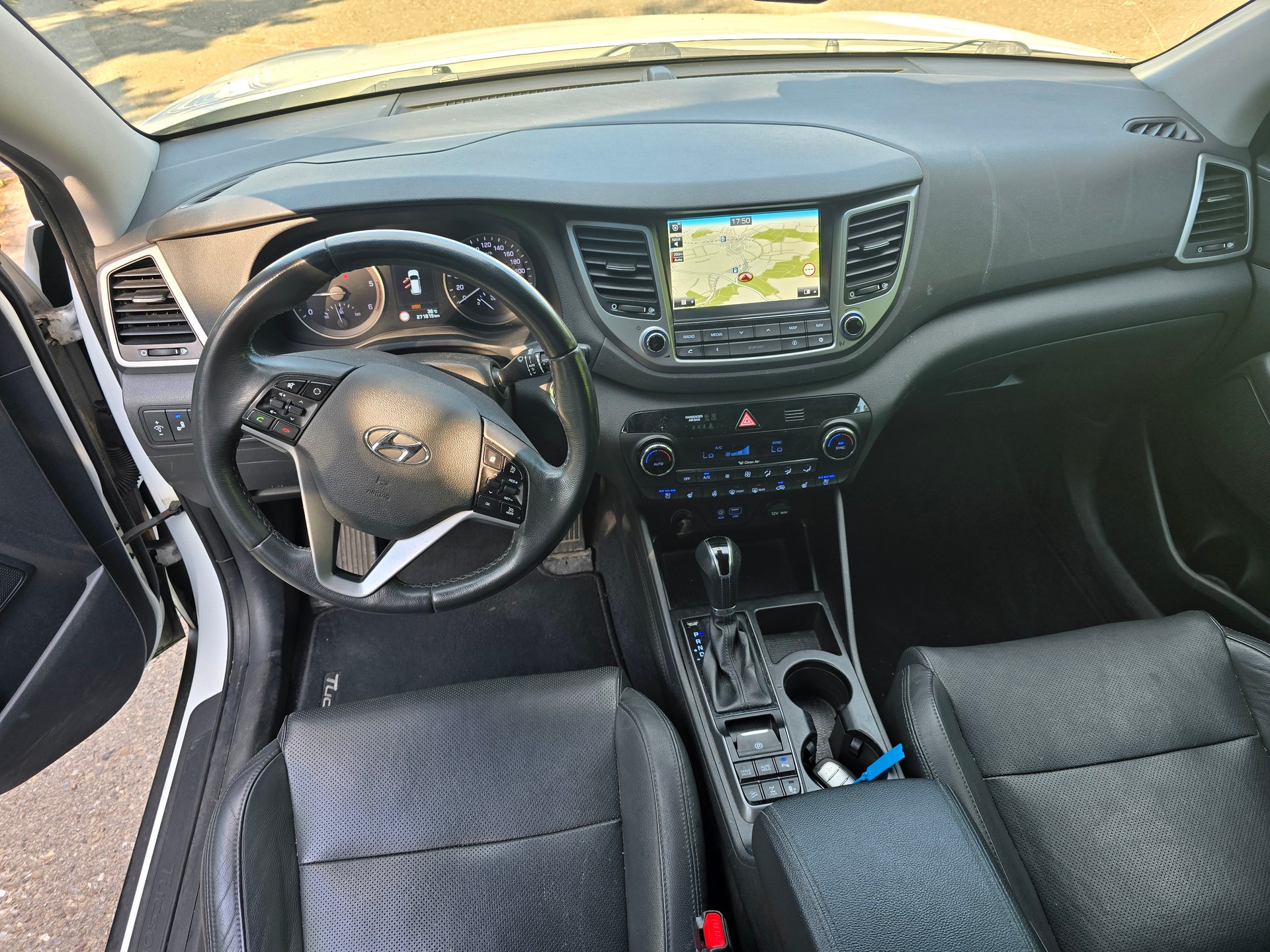 HYUNDAI Tucson 2.0 CRDI Plena 4WD Automatic-image-13