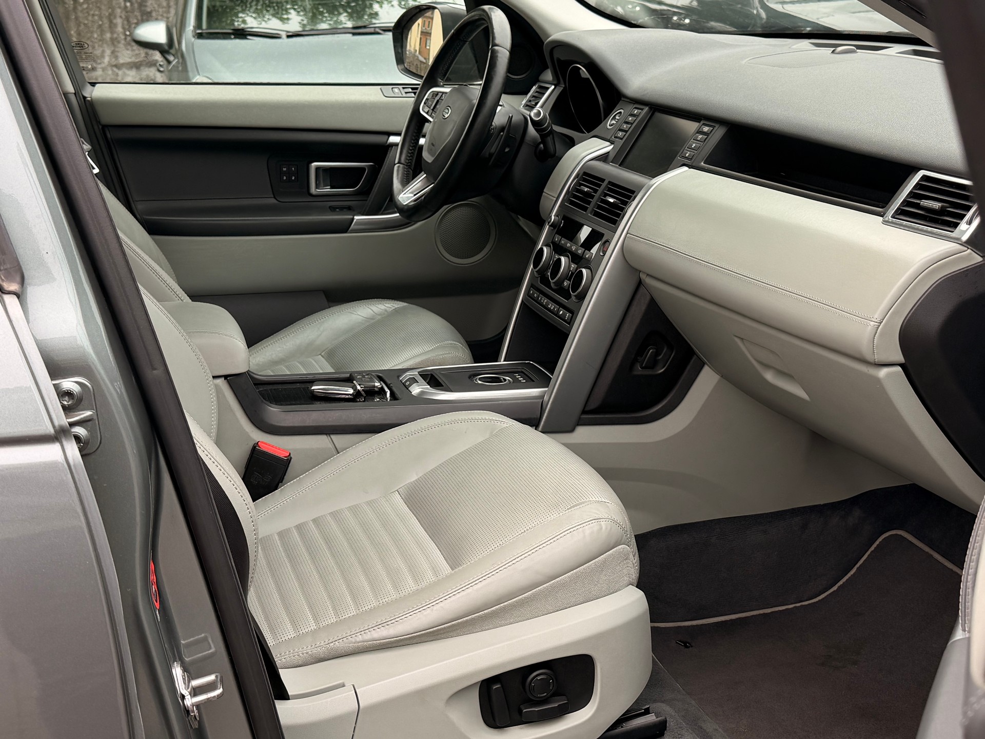LAND ROVER Discovery Sport 2.0 Si4 HSE Luxury AT9-image-11