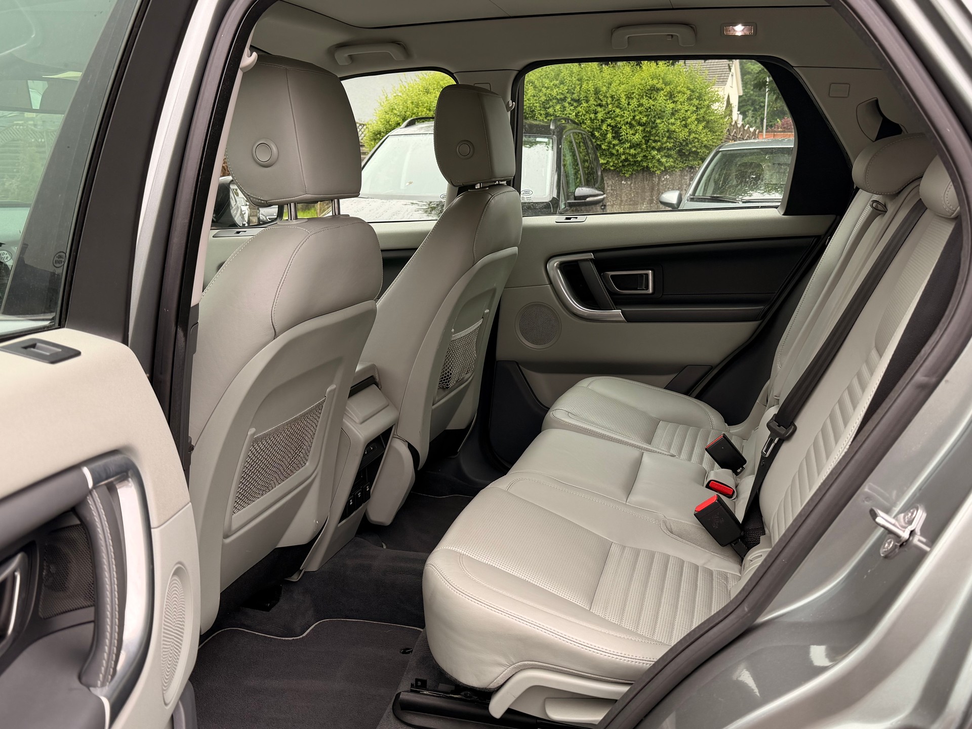 LAND ROVER Discovery Sport 2.0 Si4 HSE Luxury AT9-image-9