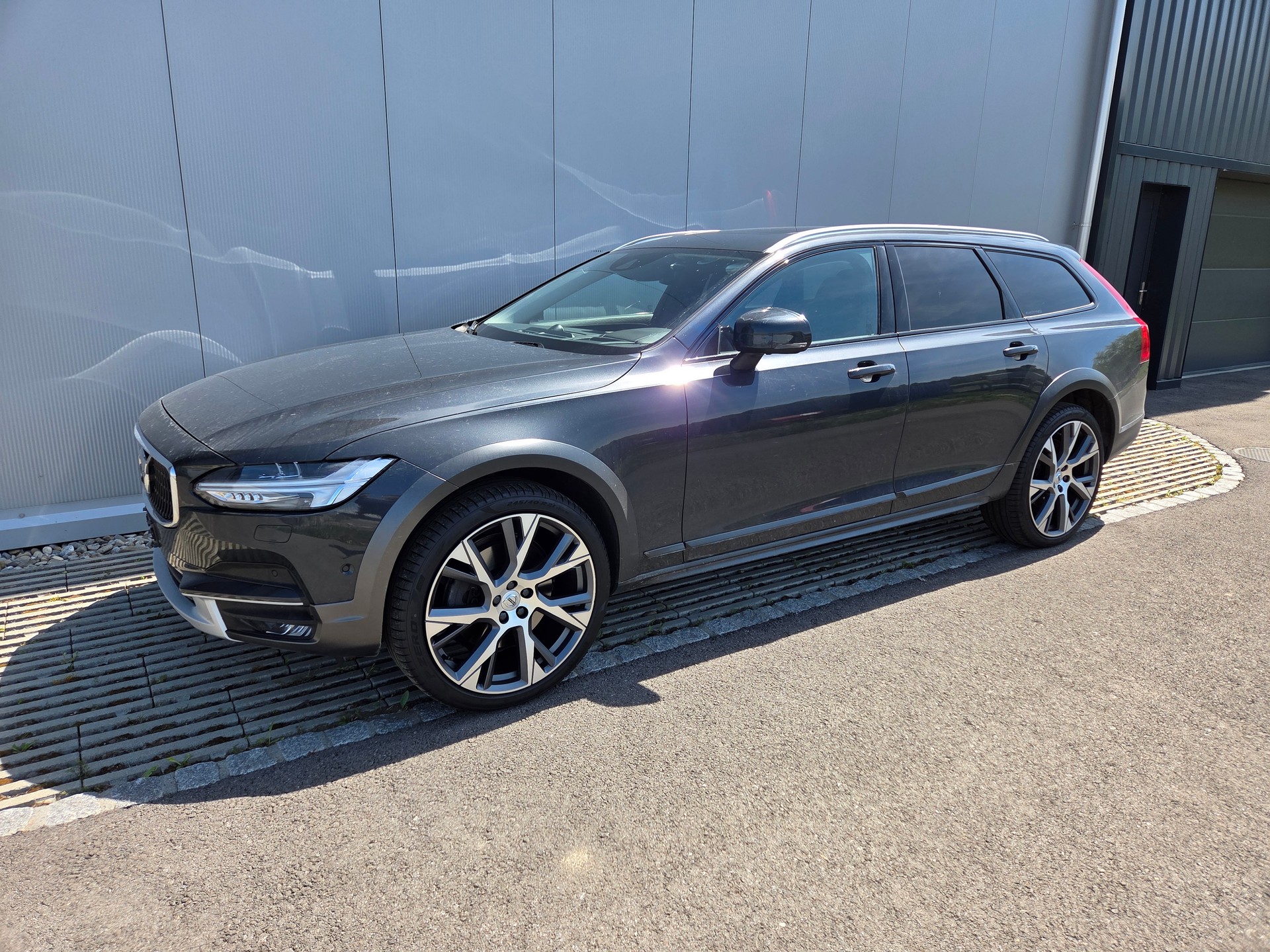 VOLVO 2.0 T5 Pro AWD Cross Country-image-1