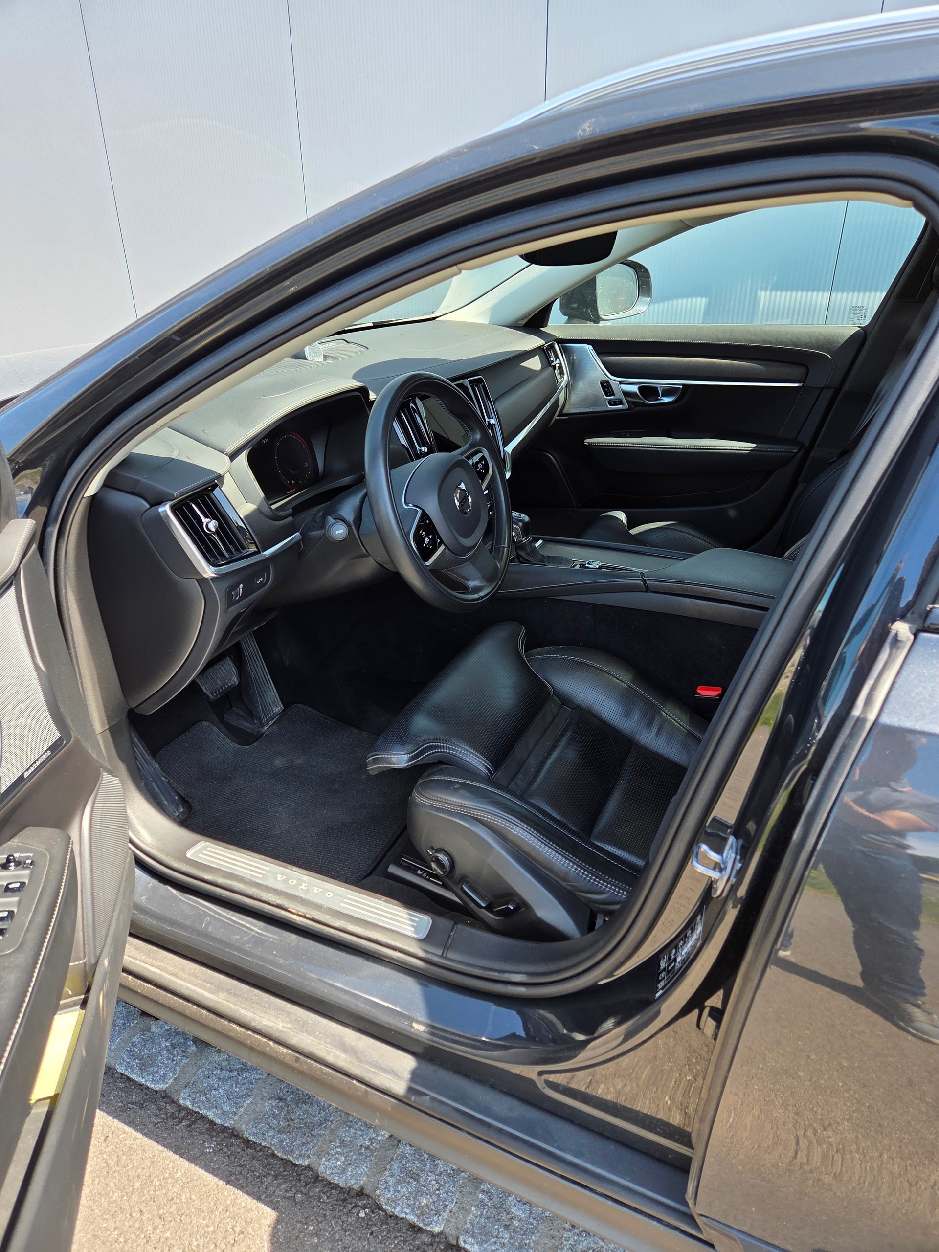 VOLVO 2.0 T5 Pro AWD Cross Country-image-2