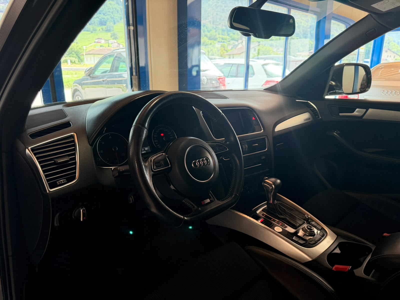 AUDI Q5 2.0 TDI quattro S-tronic-image-16