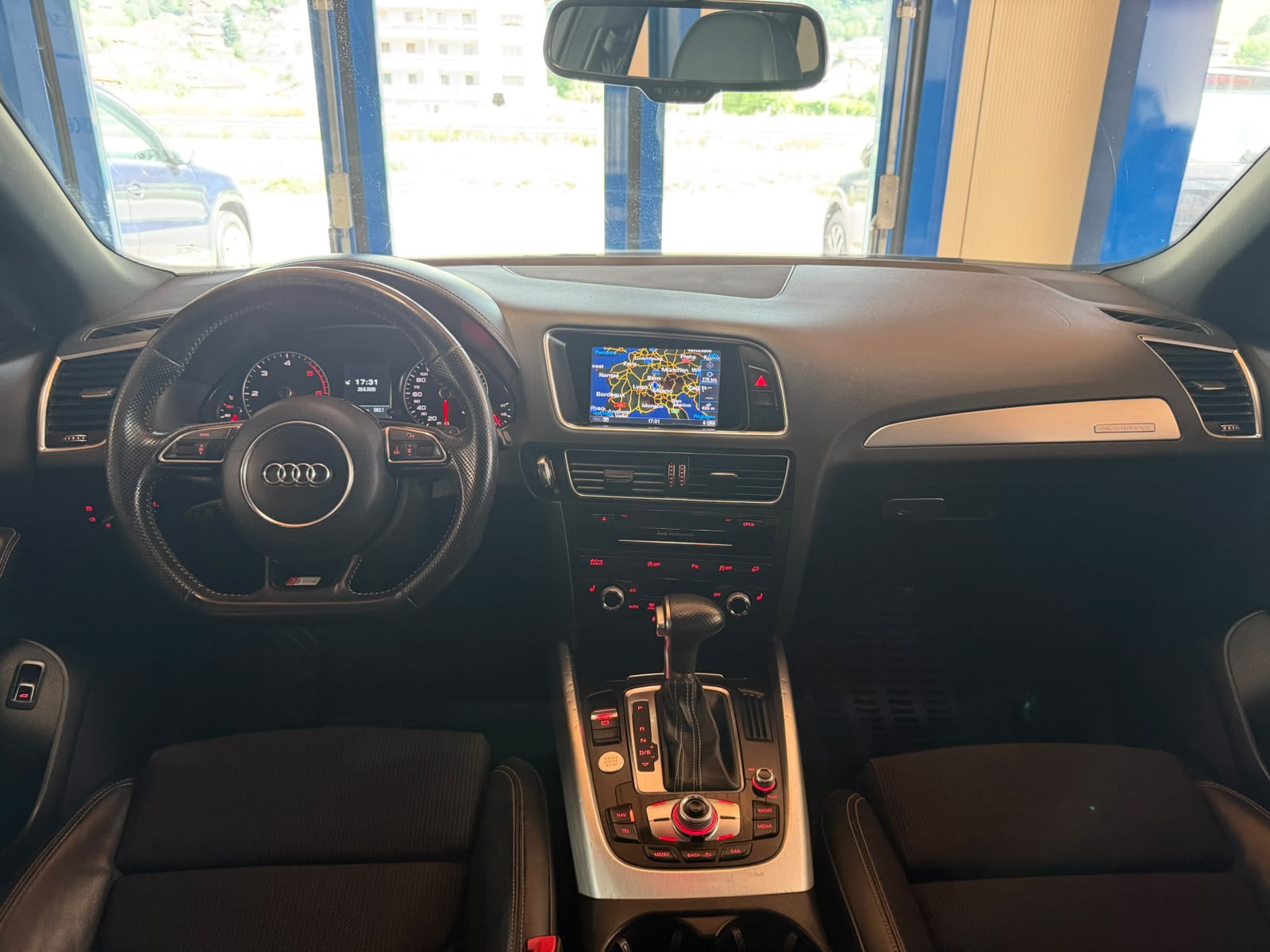 AUDI Q5 2.0 TDI quattro S-tronic-image-13