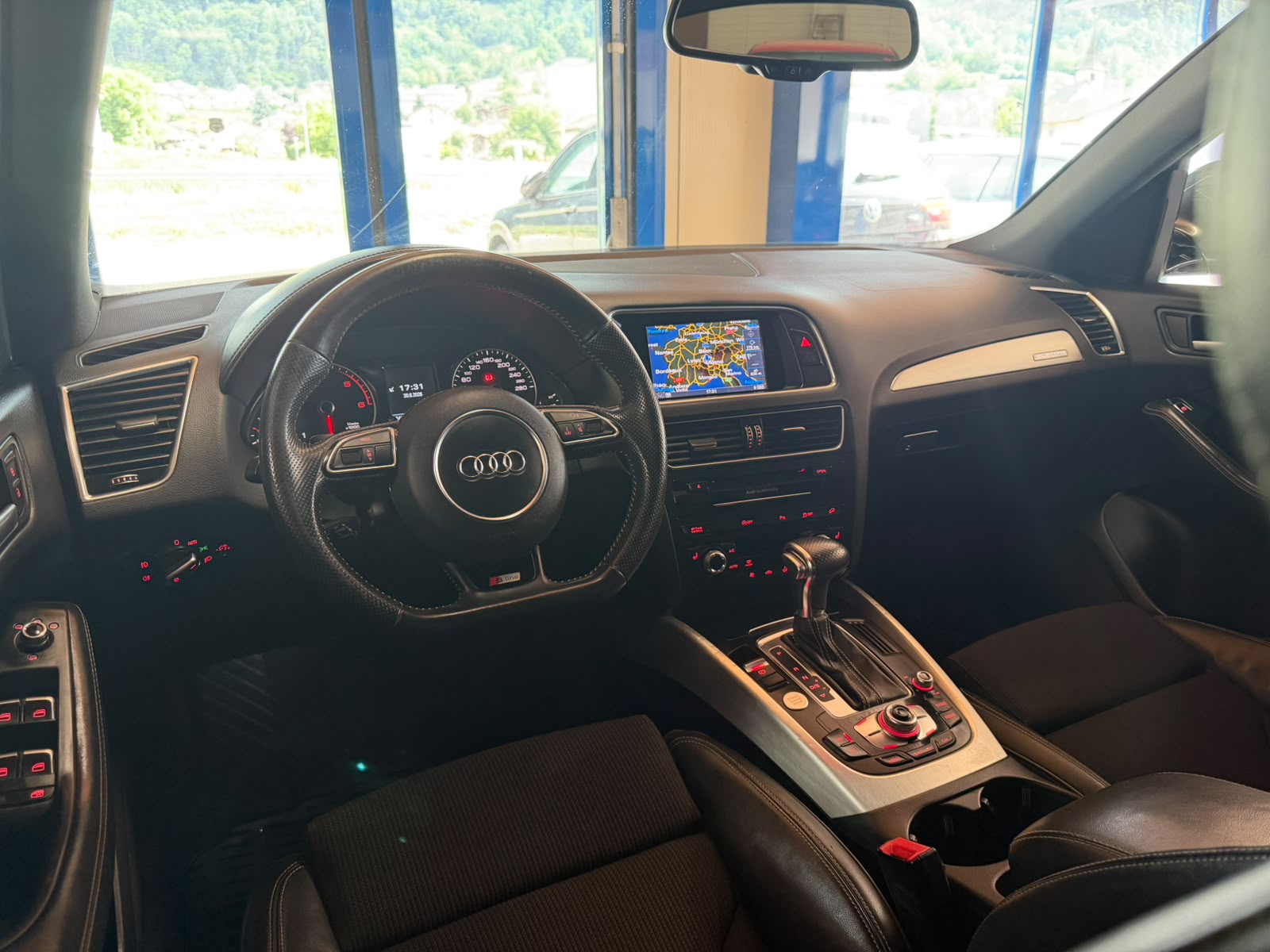 AUDI Q5 2.0 TDI quattro S-tronic-image-14