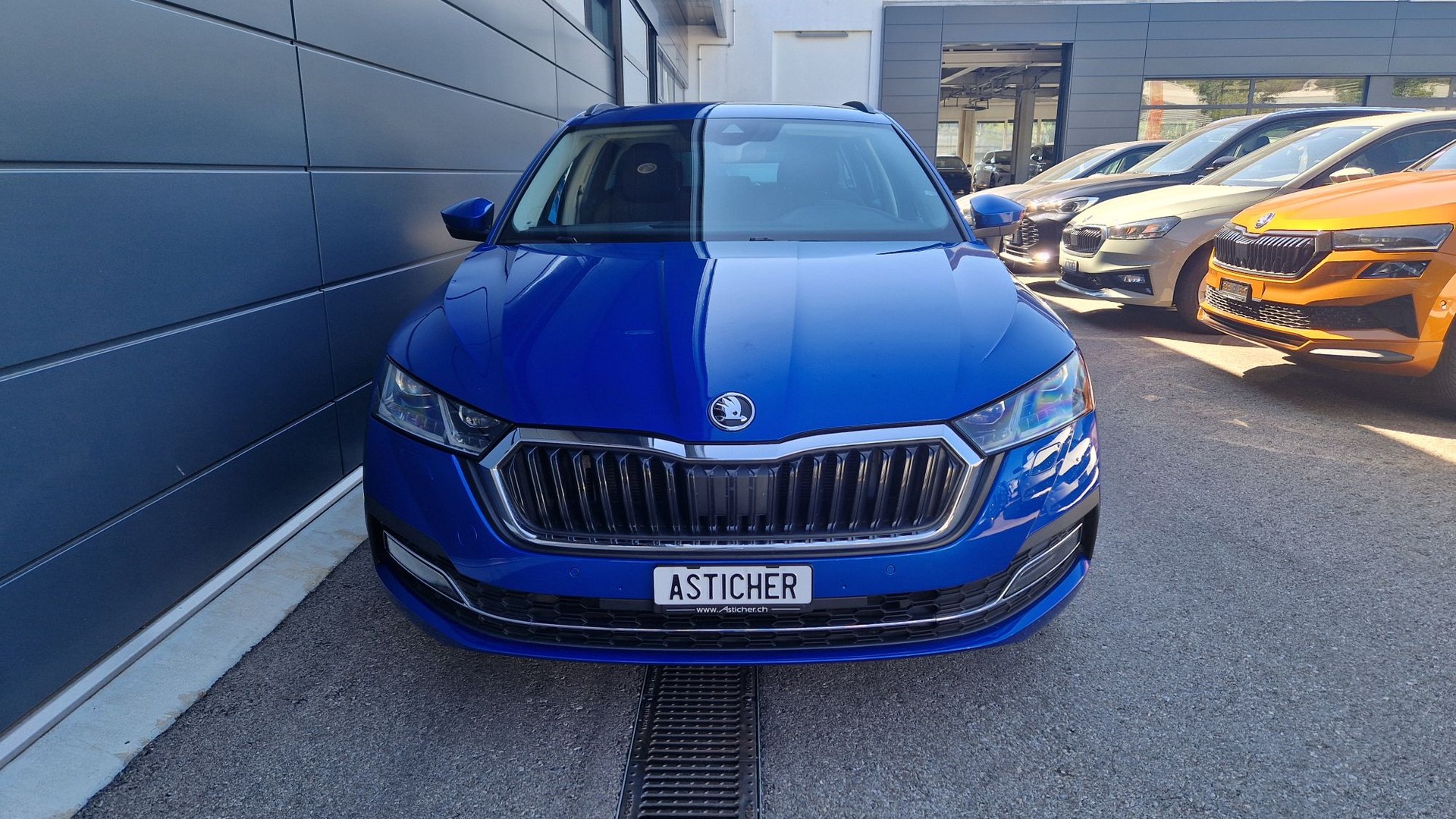 SKODA Octavia Combi 2.0 TDI DSG Style 4x4-showroom-element-1
