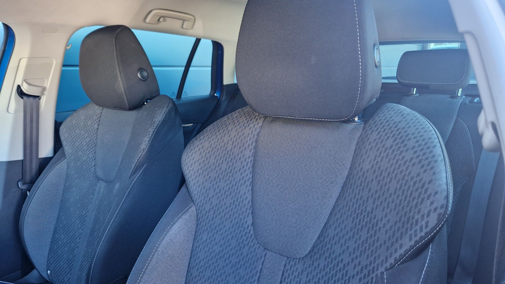 SKODA Octavia Combi 2.0 TDI DSG Style 4x4-image-9