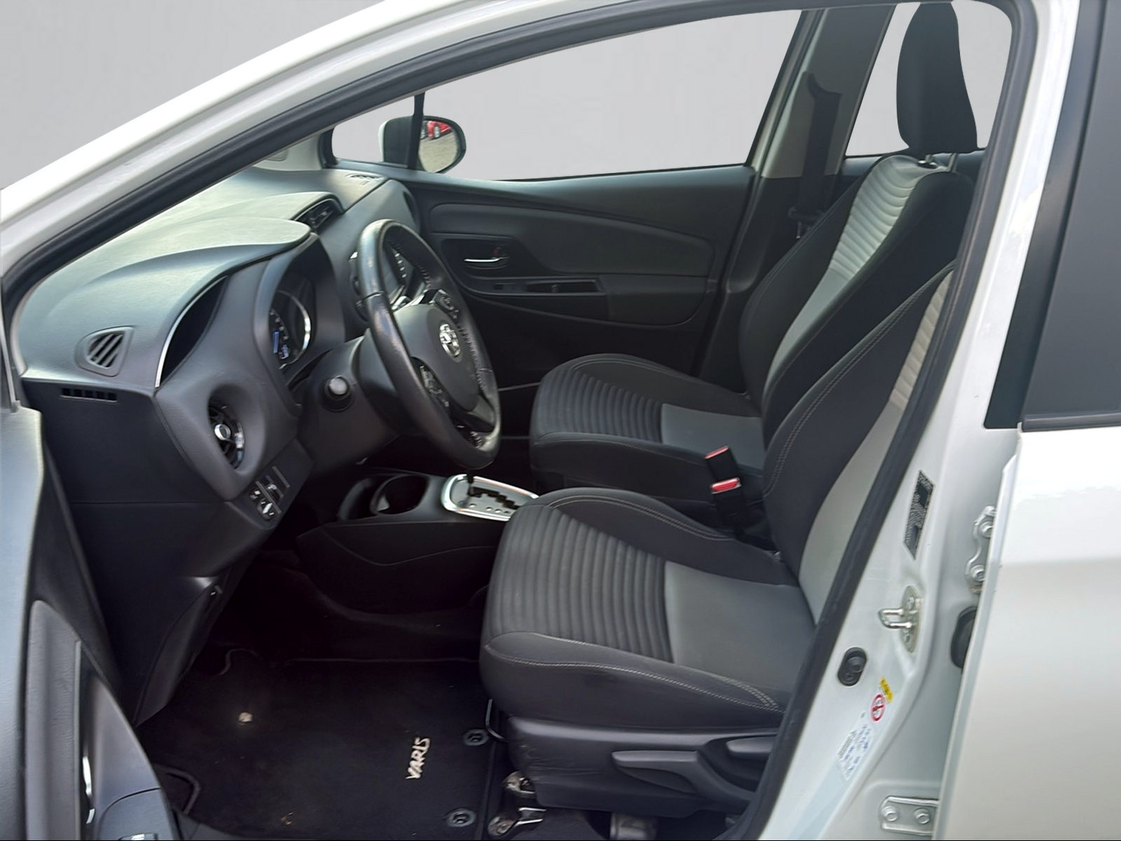 TOYOTA Yaris 1.5 VVT-i Hybrid Trend e-CVT-image-4