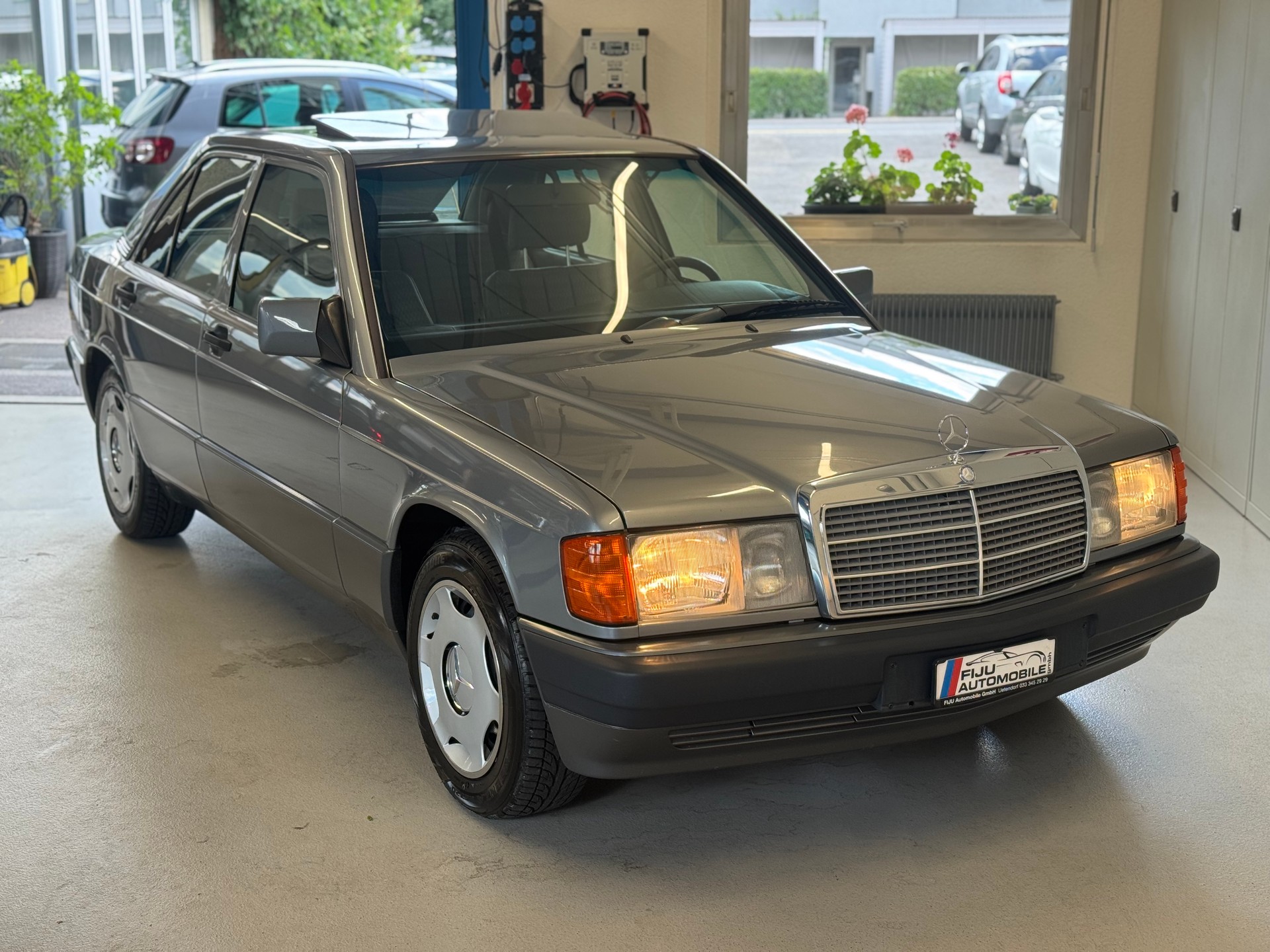MERCEDES-BENZ 190 E 2.3-image-2