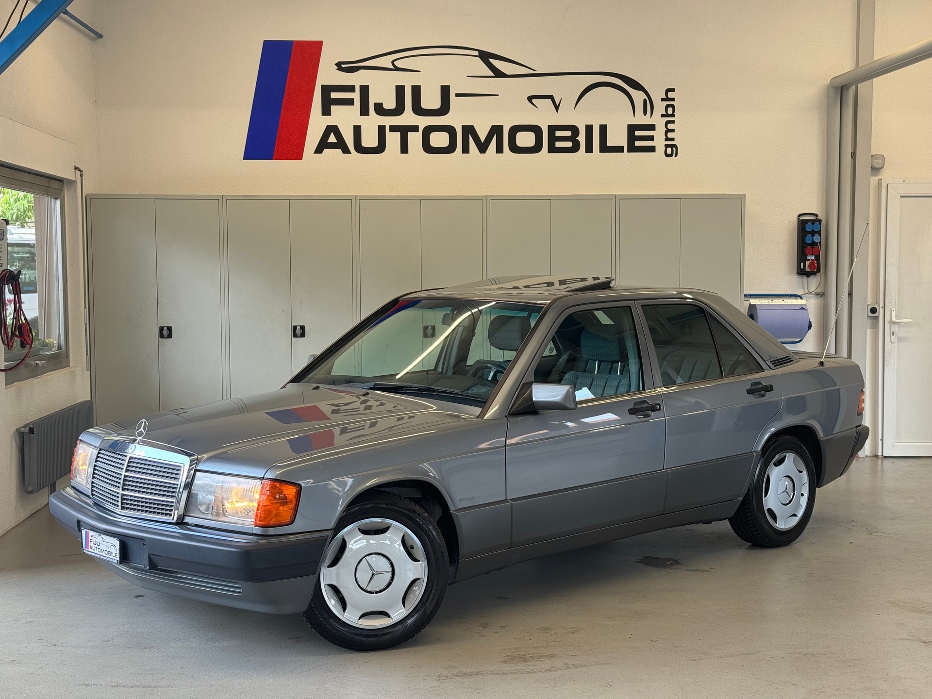 MERCEDES-BENZ 190 E 2.3-image-0