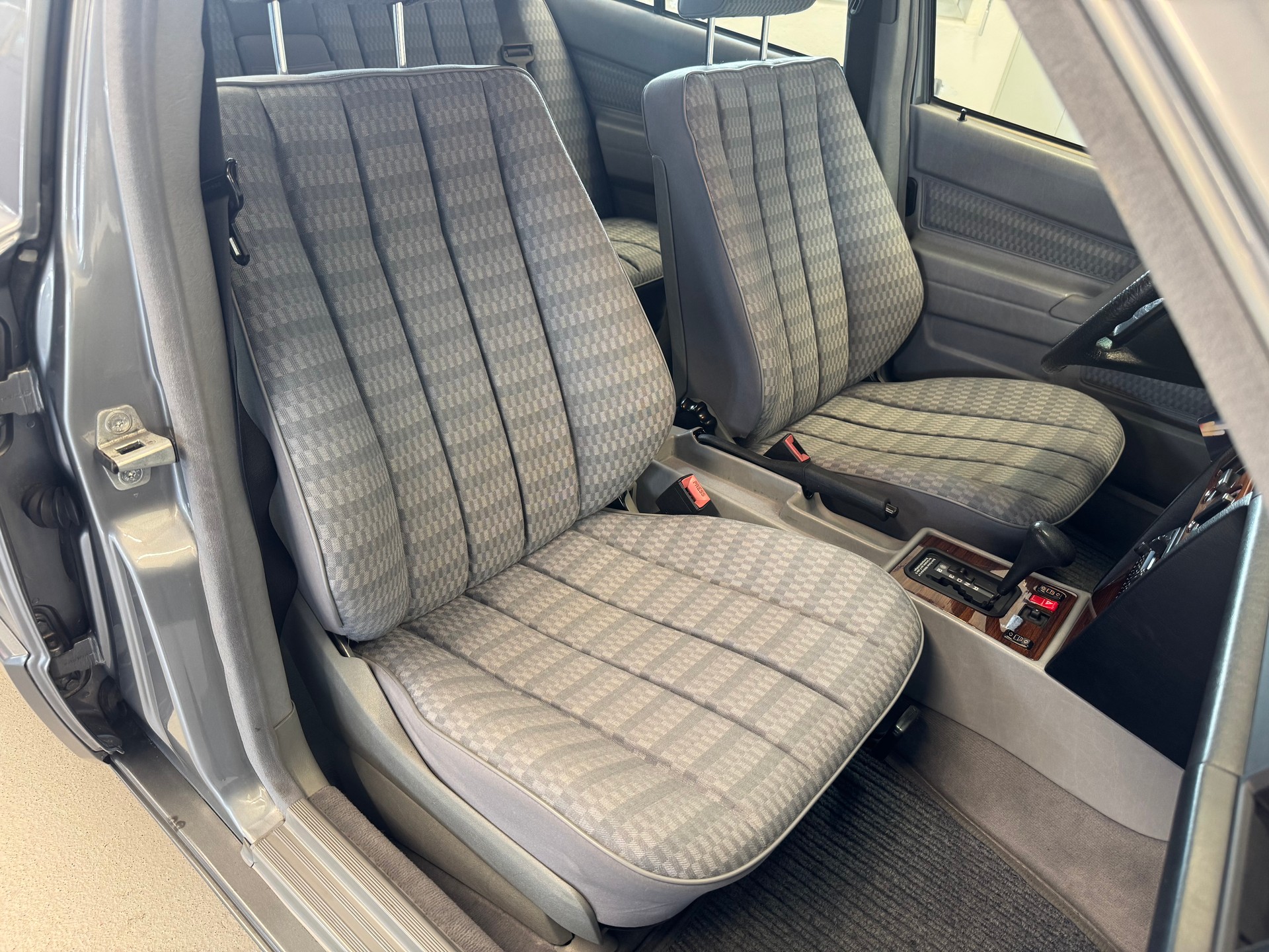 MERCEDES-BENZ 190 E 2.3-image-11