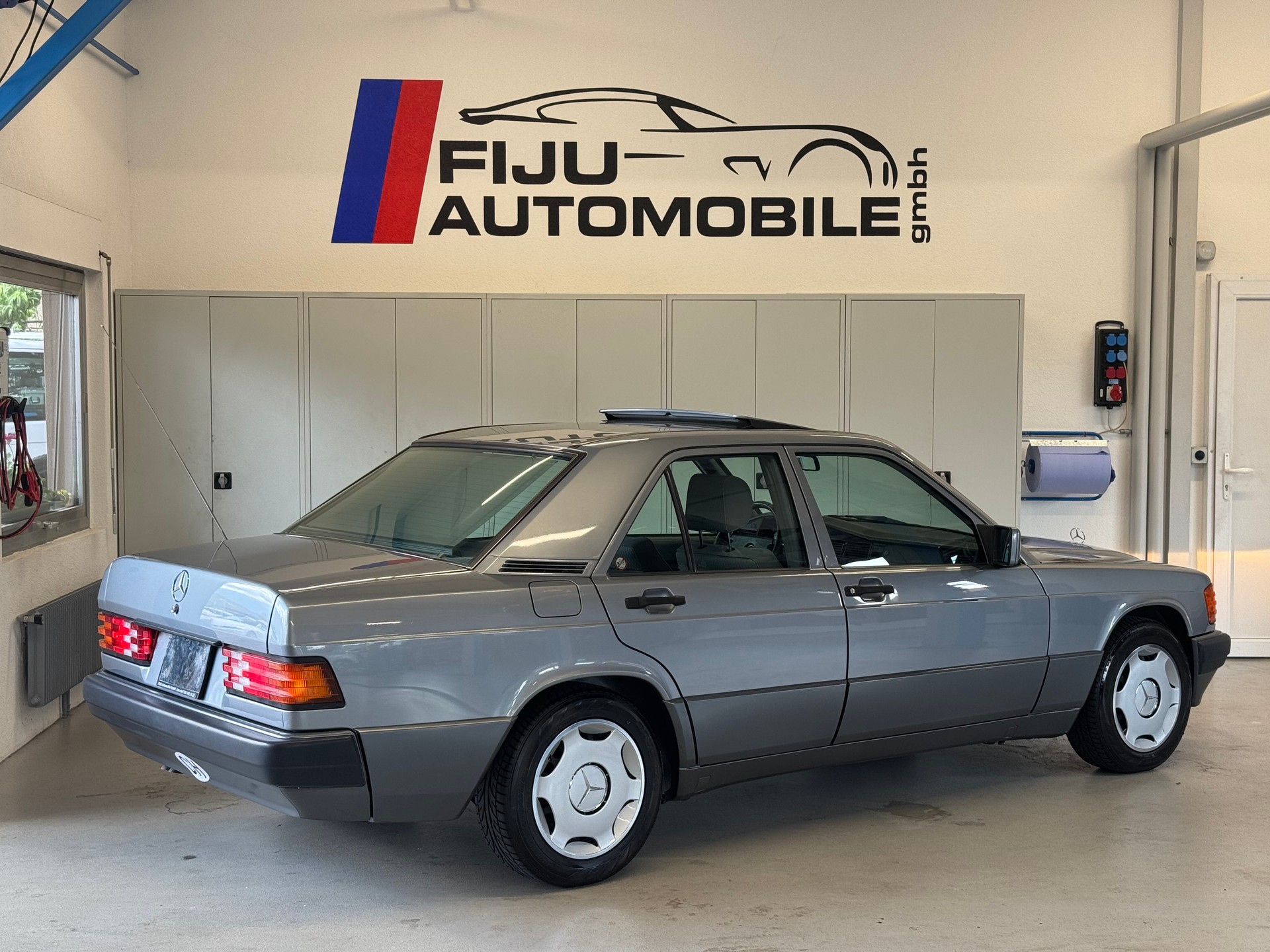 MERCEDES-BENZ 190 E 2.3-image-3
