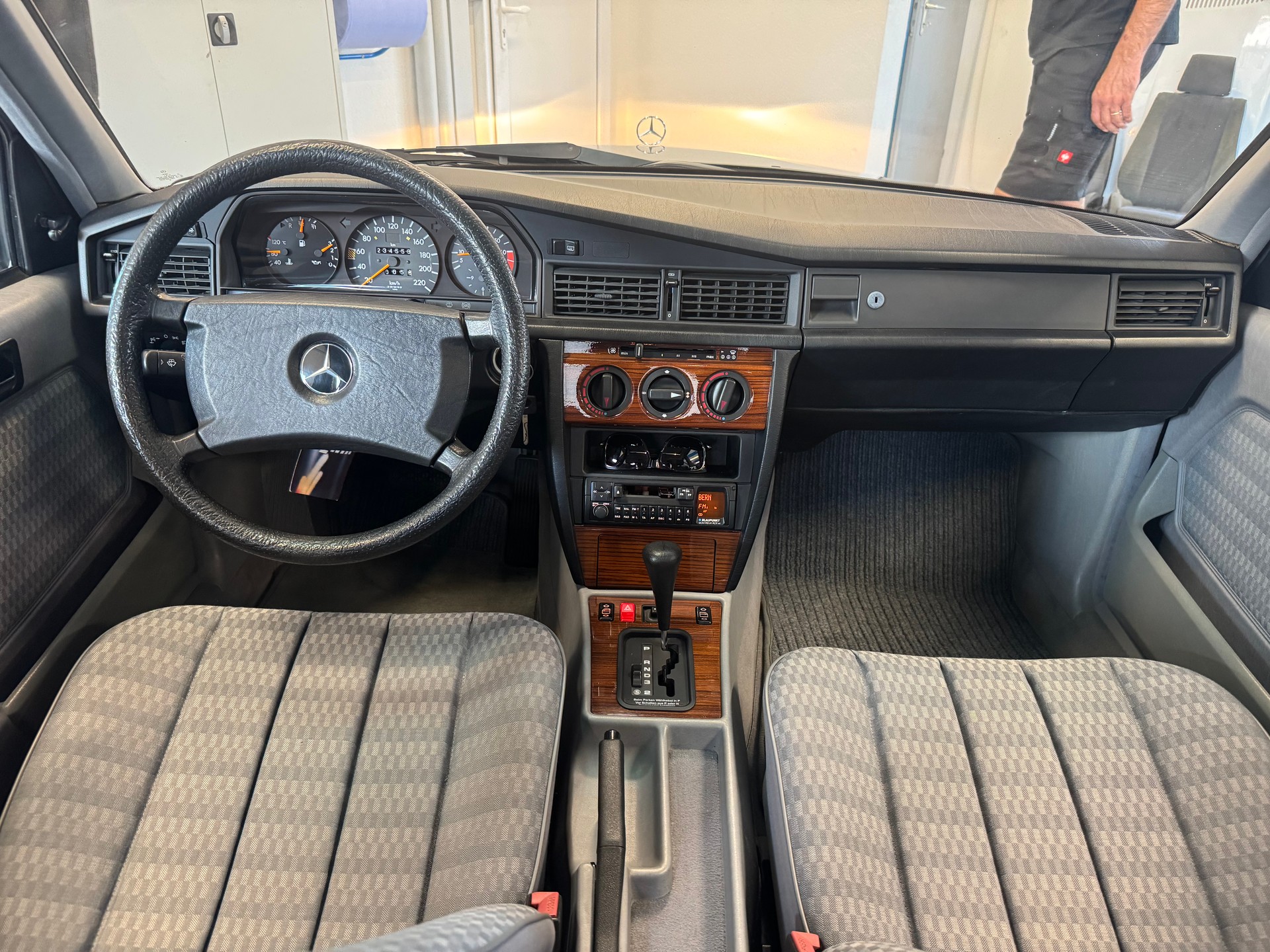MERCEDES-BENZ 190 E 2.3-image-9