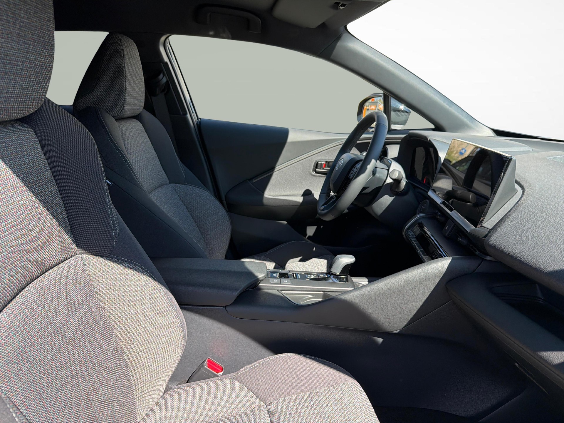 TOYOTA C-HR 2.0 HEV Swiss Edition 4x4-image-12
