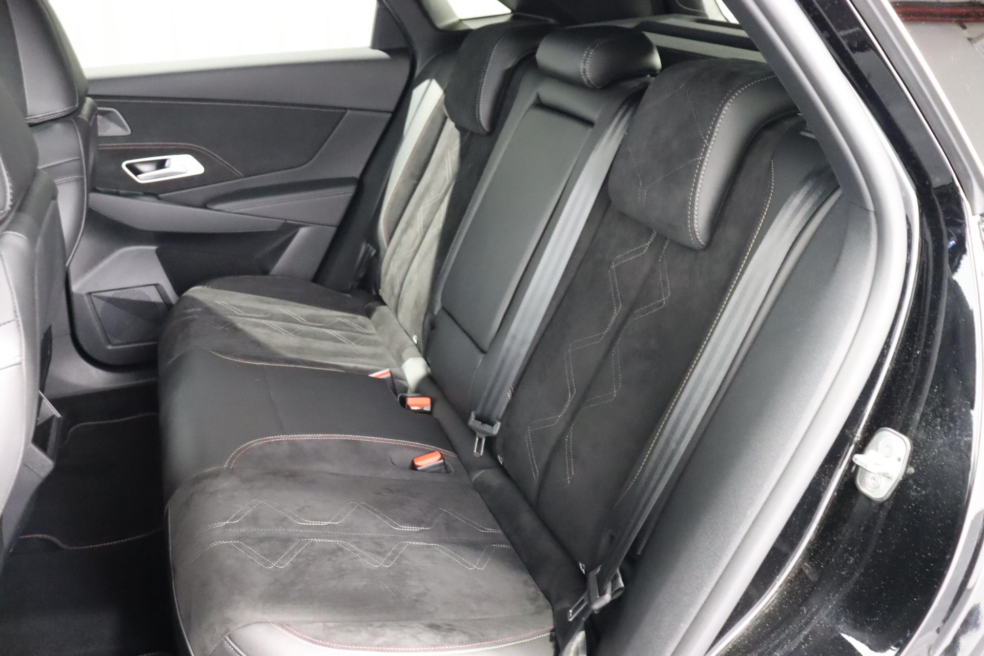 DS AUTOMOBILES 7 1.6 E-Tense Ligne Noire 4x4-image-4