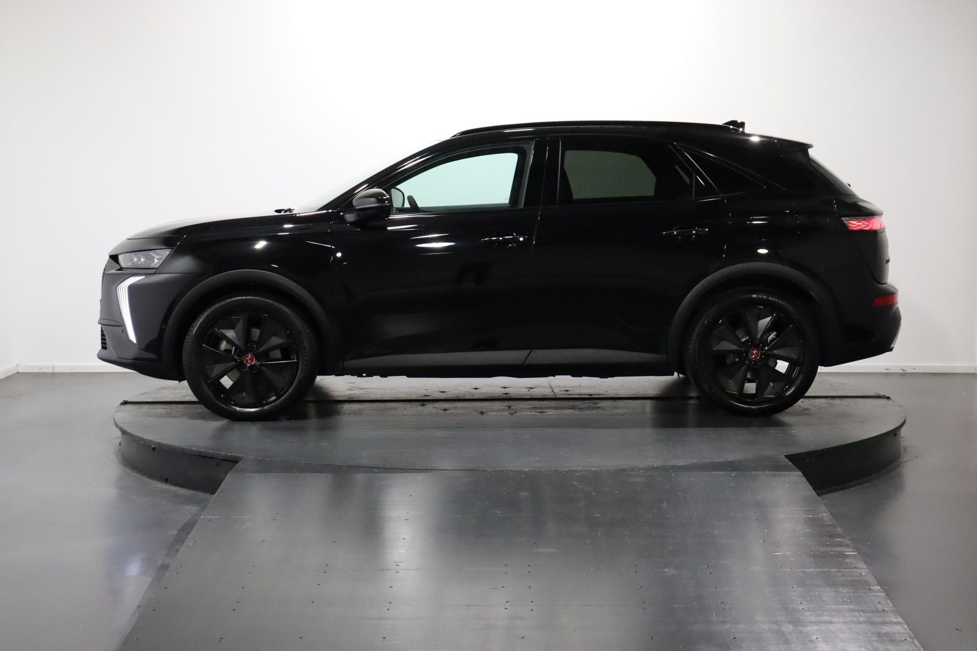 DS AUTOMOBILES 7 1.6 E-Tense Ligne Noire 4x4-showroom-element-1