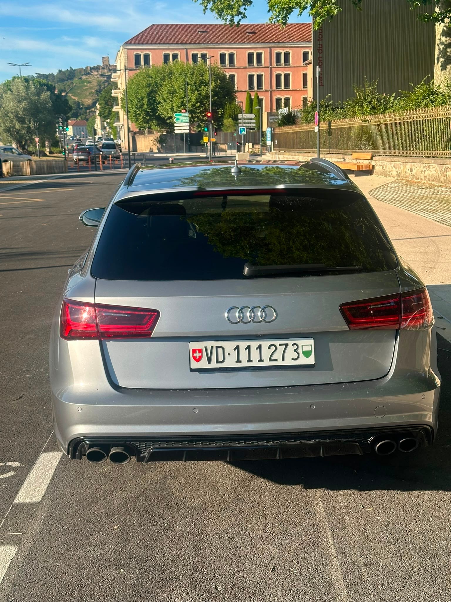 AUDI 4.0 V8 TFSI quattro S-Tronic-image-4