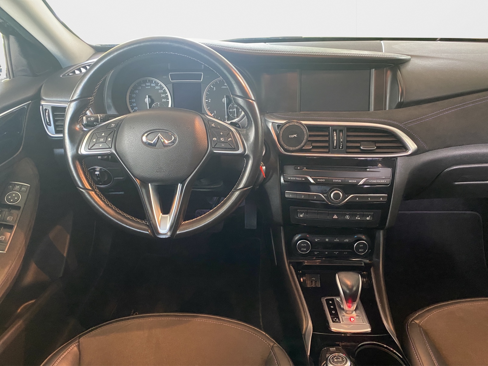 INFINITI Q30 2.2d Luxe AWD DCT-image-13