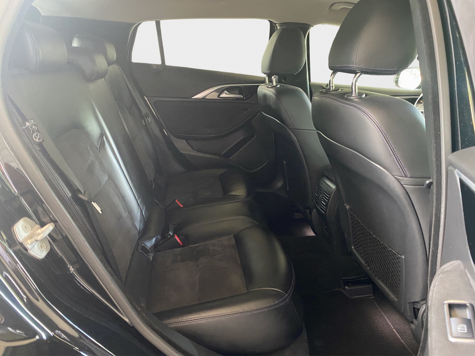 INFINITI Q30 2.2d Luxe AWD DCT-image-17