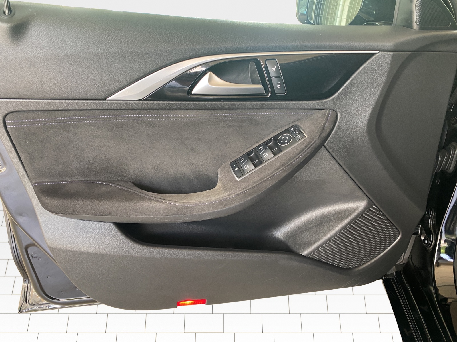 INFINITI Q30 2.2d Luxe AWD DCT-image-11