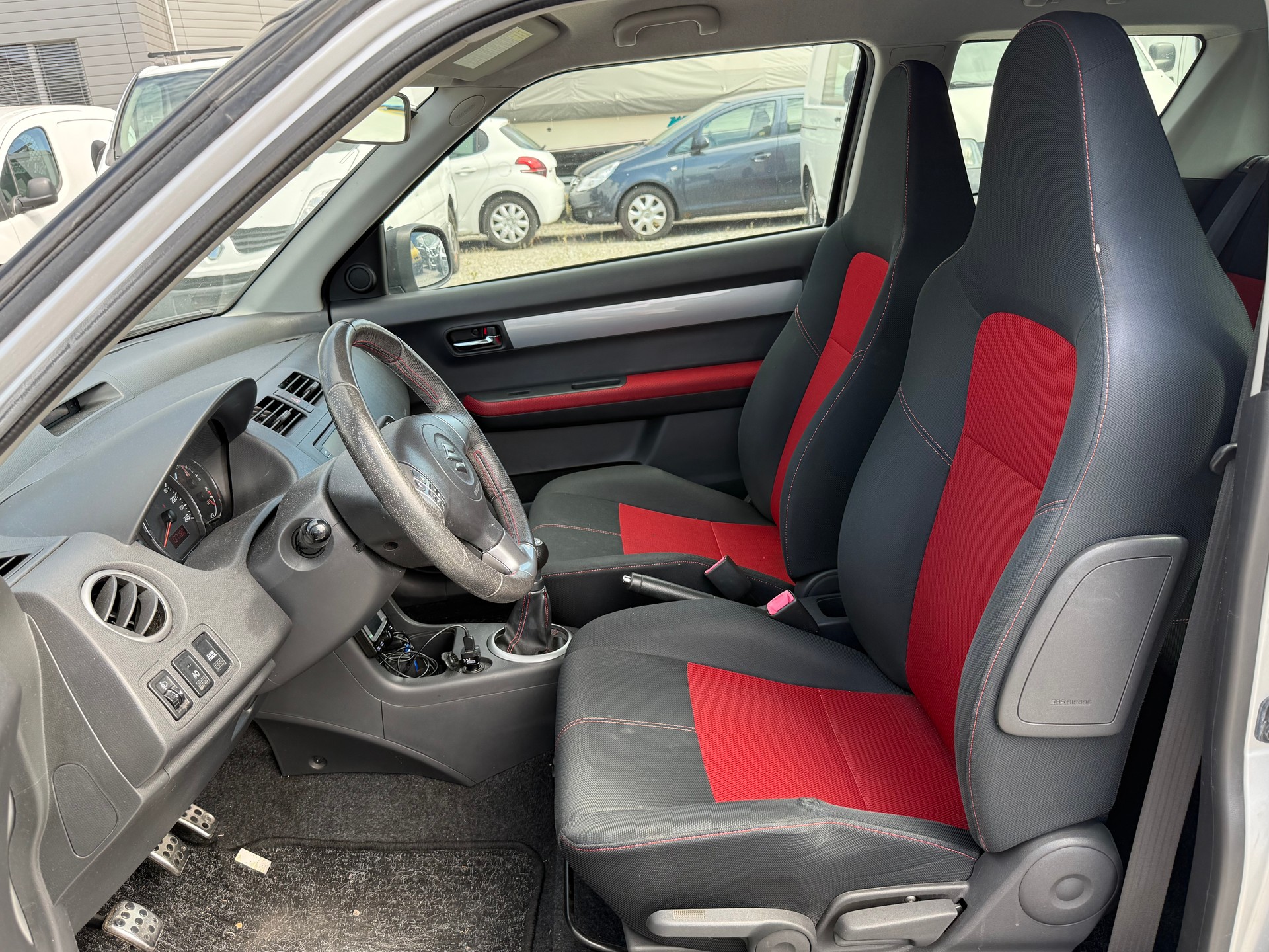 SUZUKI Swift 1.6i 16V Sport-image-10