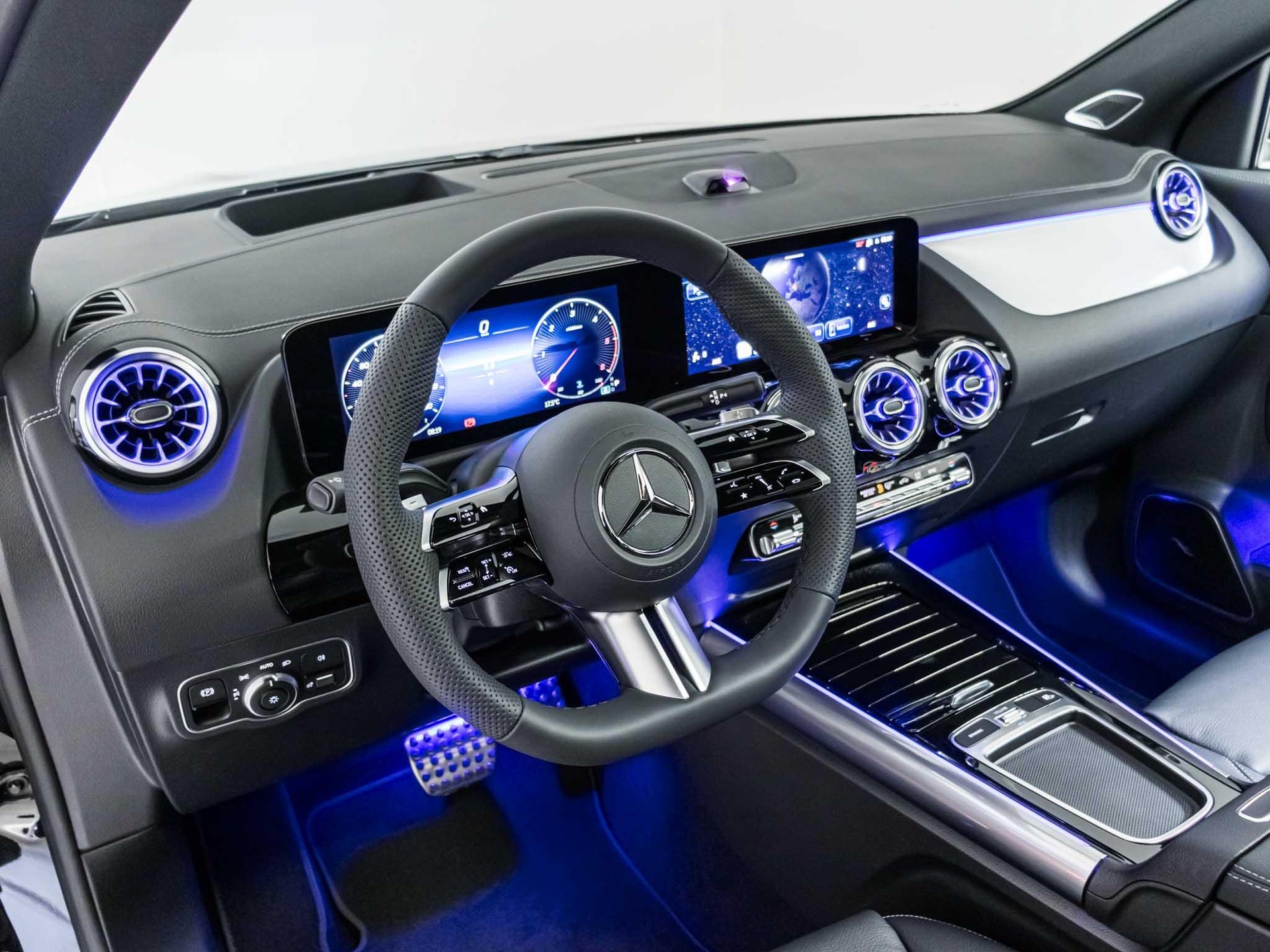MERCEDES-BENZ GLA 220 d 4MATIC "Swiss Star"-image-9