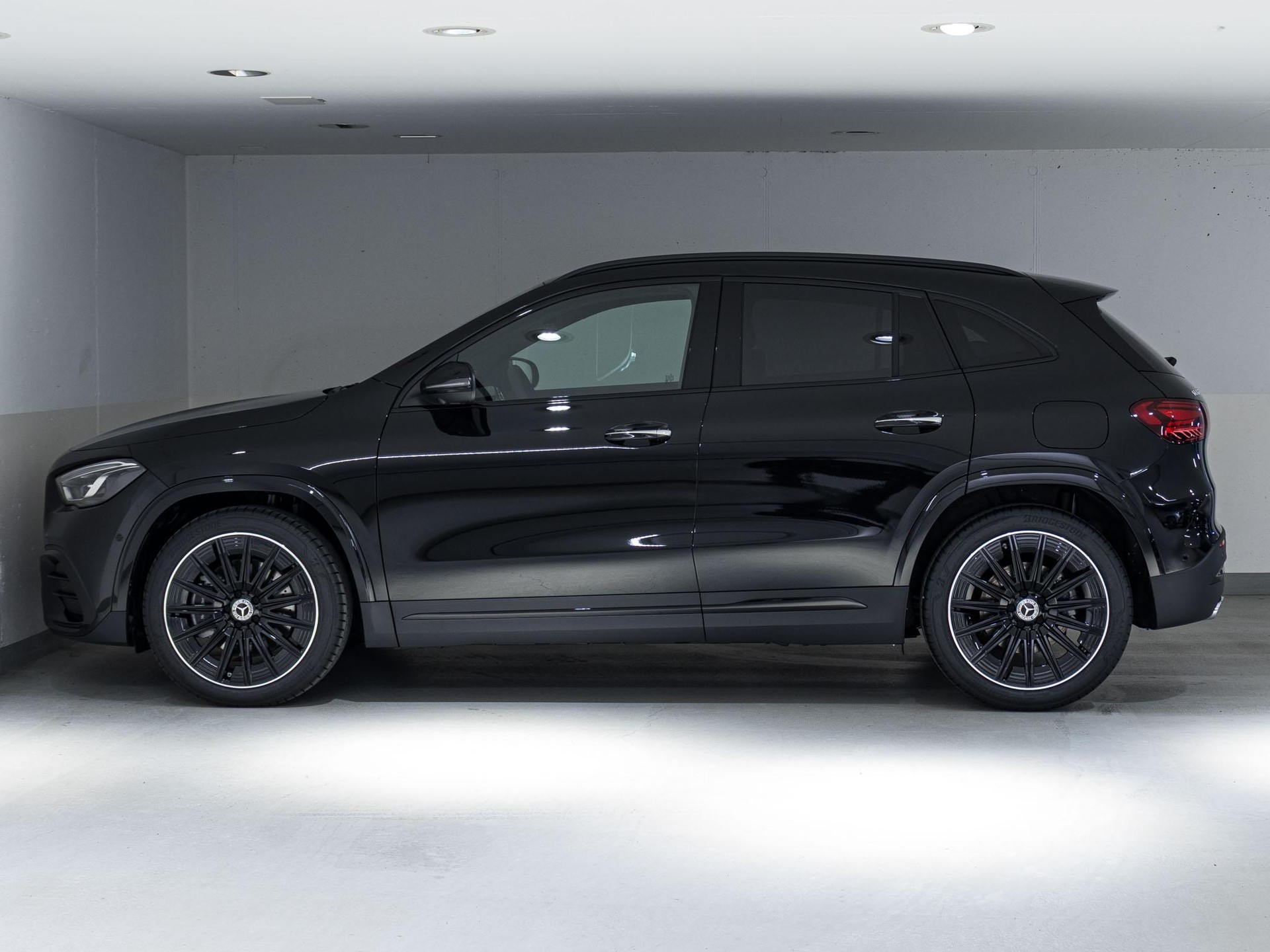 MERCEDES-BENZ GLA 220 d 4MATIC "Swiss Star"-image-4