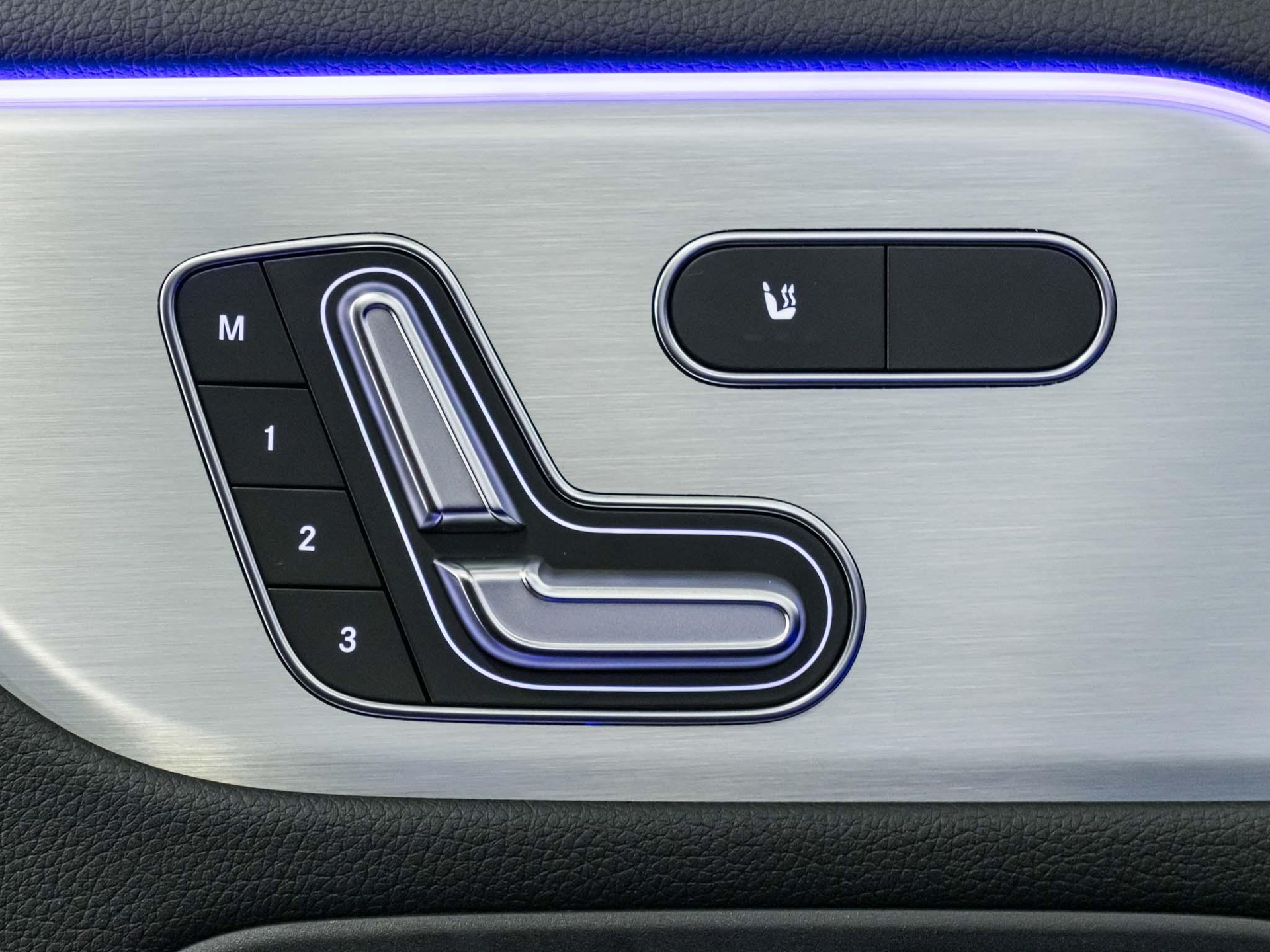 MERCEDES-BENZ GLA 220 d 4MATIC "Swiss Star"-image-12
